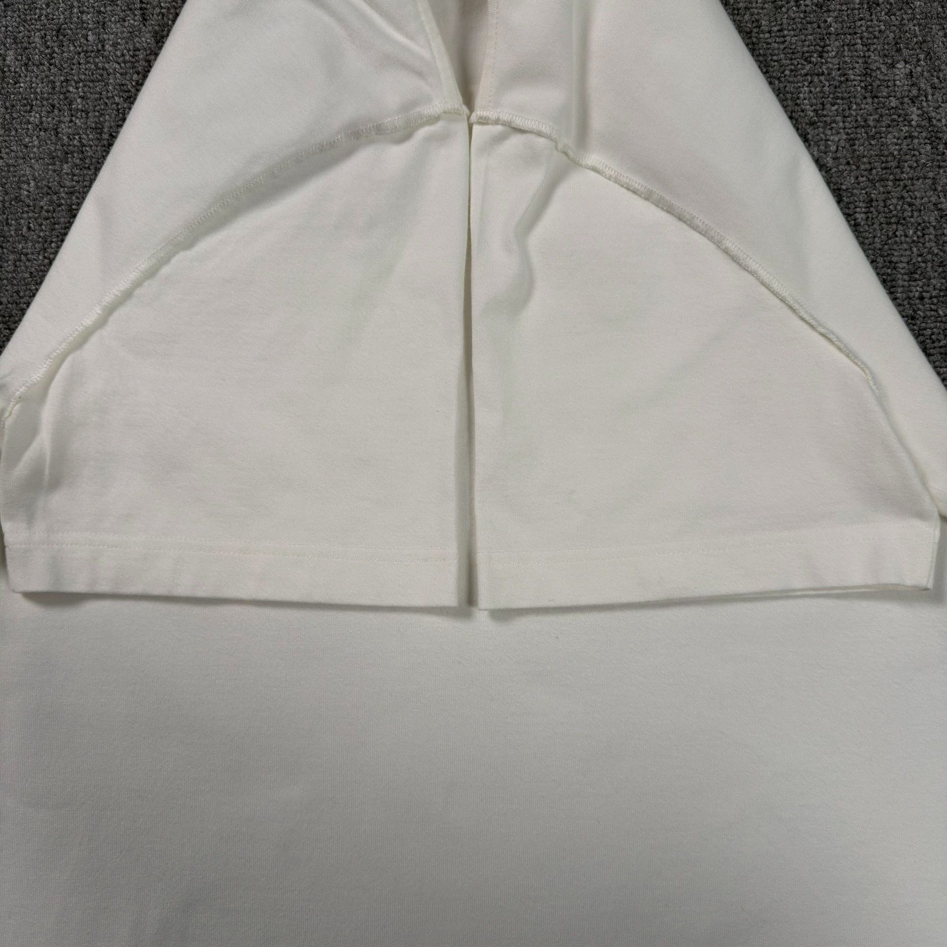 Louis Vuitton Louis Vuitton Embossed Logo T-Shirt Size S Size US S / EU 44-46 / 1 - 4 Thumbnail