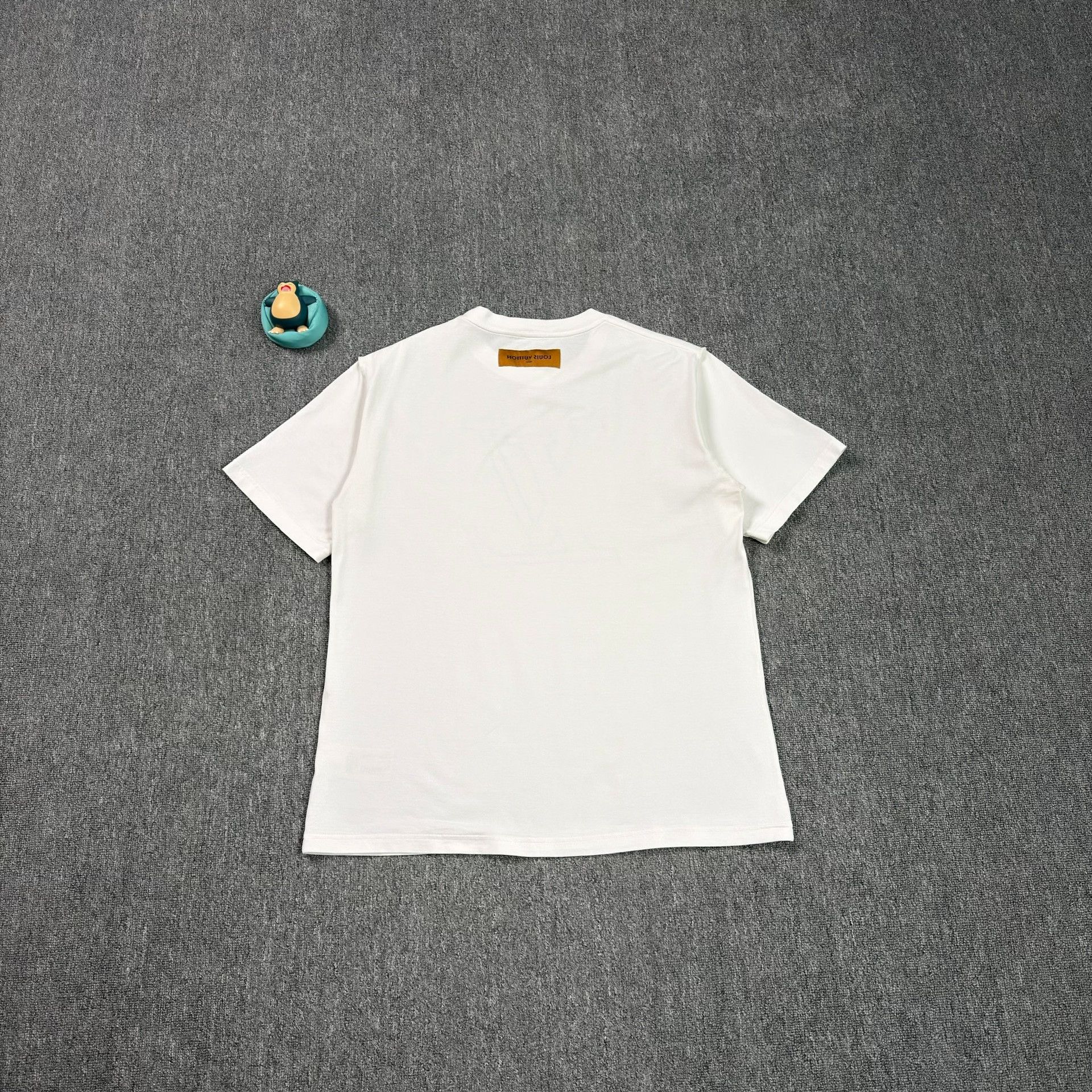 Louis Vuitton Louis Vuitton Dots LV Logo T-Shirt XXL Size US XXL / EU 58 / 5 - 2 Thumbnail