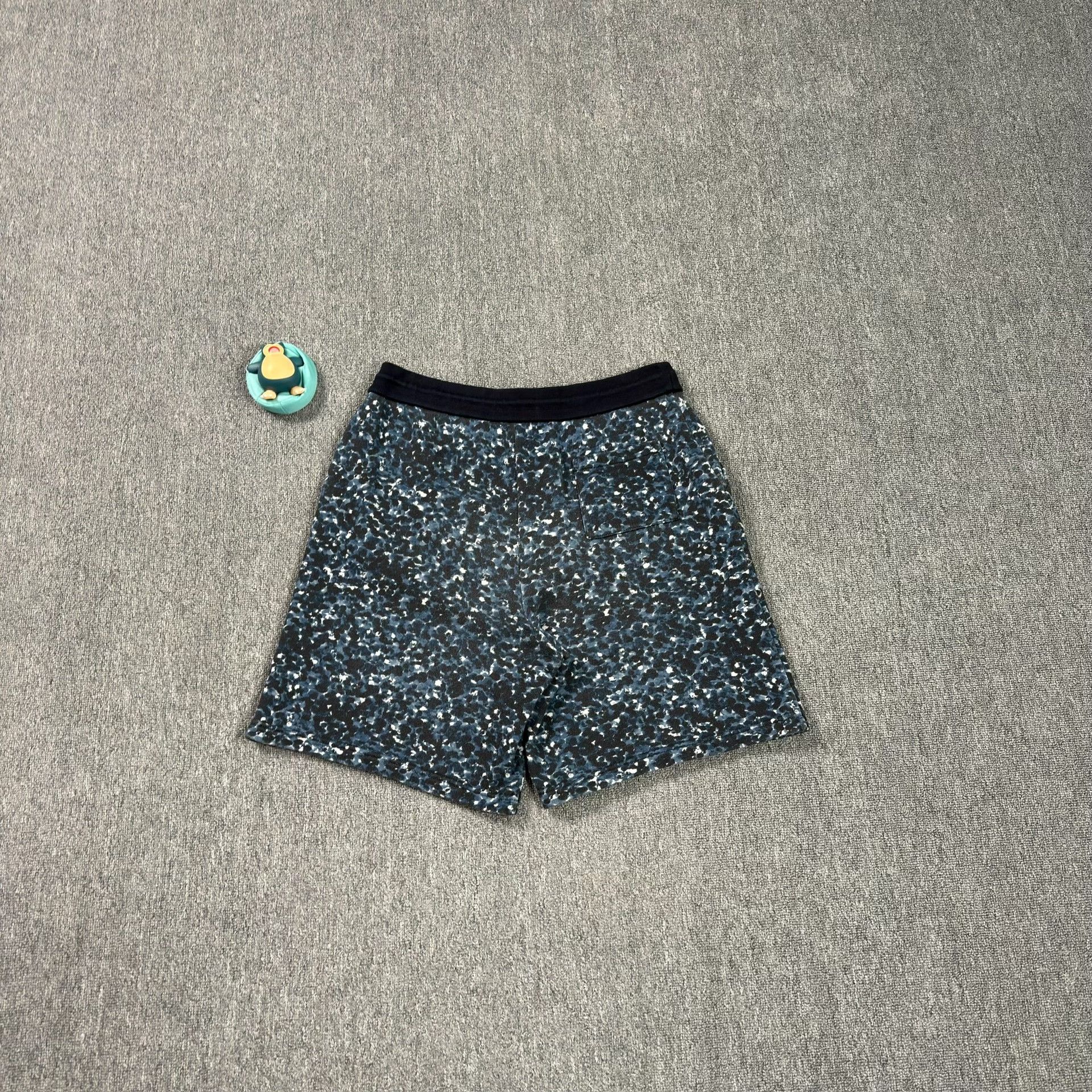 Louis Vuitton Louis Vuitton Tapestry Monogram Shorts XL Size US 36 / EU 52 - 2 Thumbnail