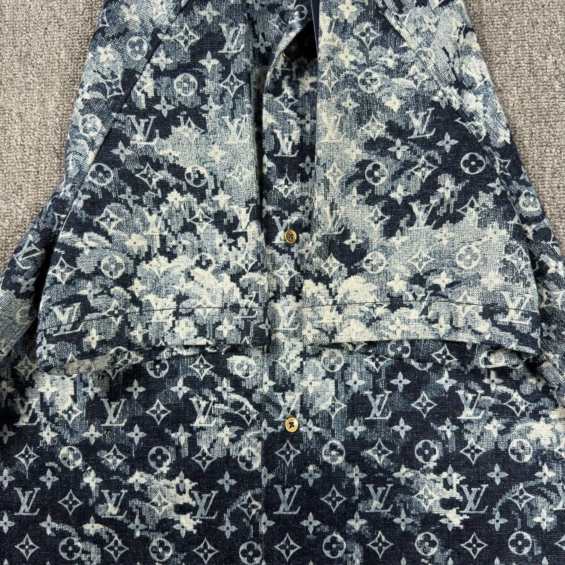 Louis Vuitton Louis Vuitton Tapestry Monogram Shirt Size M Size US M / EU 48-50 / 2 - 4 Thumbnail