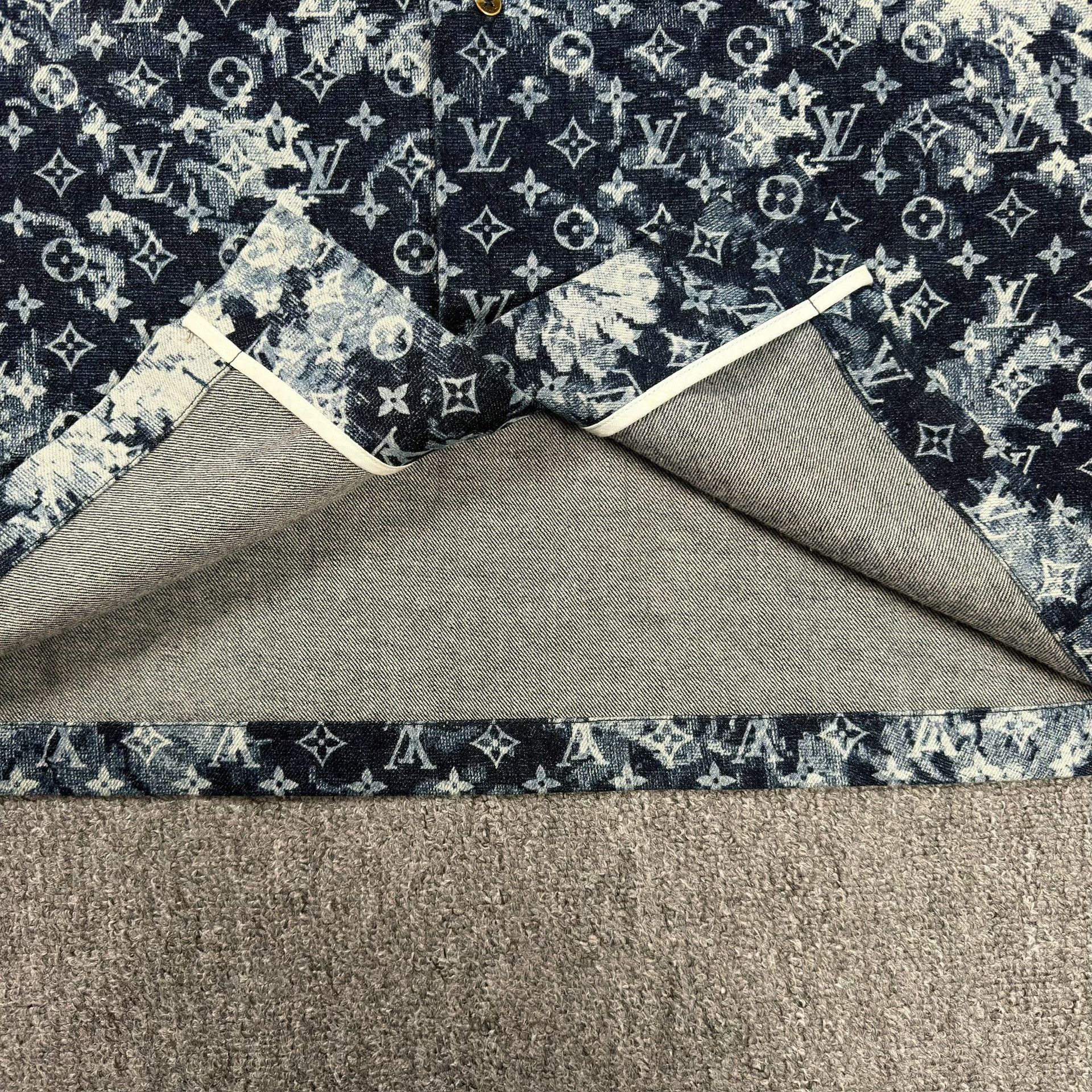 Louis Vuitton Louis Vuitton Tapestry Monogram Shirt Size M Size US M / EU 48-50 / 2 - 5 Thumbnail
