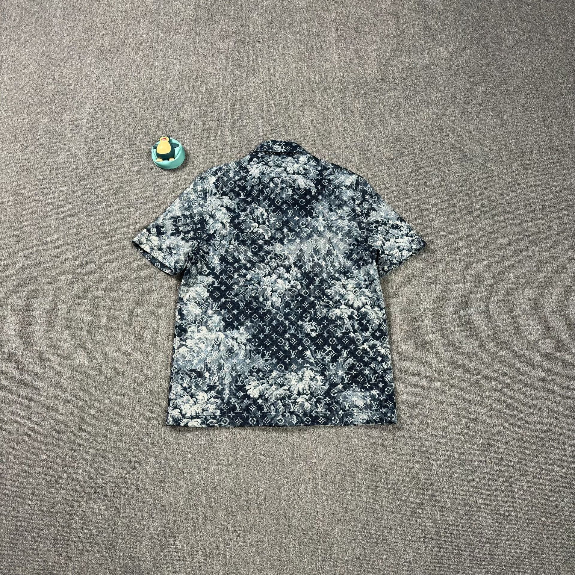 Louis Vuitton Louis Vuitton Tapestry Monogram Shirt Size M Size US M / EU 48-50 / 2 - 2 Thumbnail