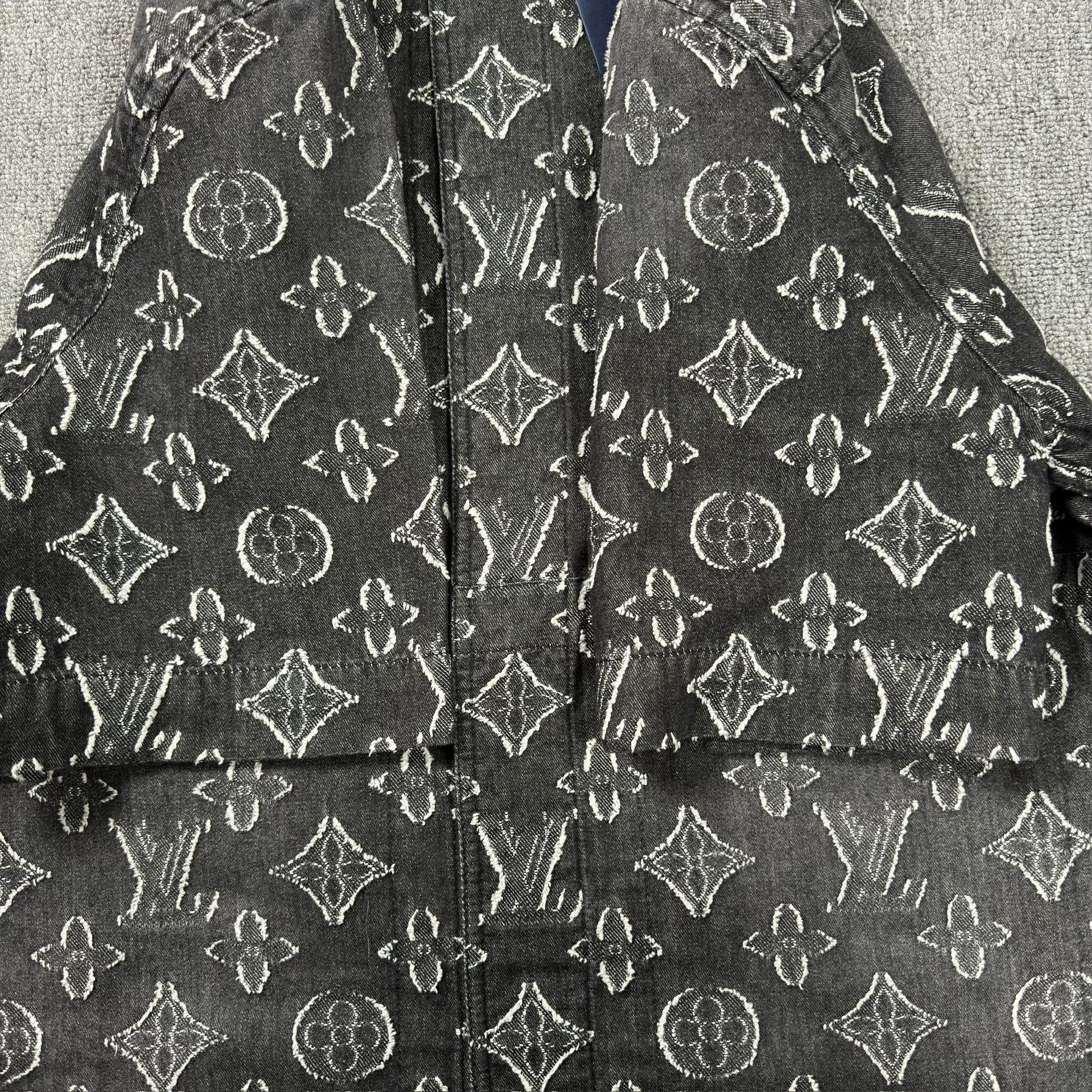 Louis Vuitton Louis Vuitton Monogram Short Sleeve Shirt L Size US L / EU 52-54 / 3 - 4 Thumbnail