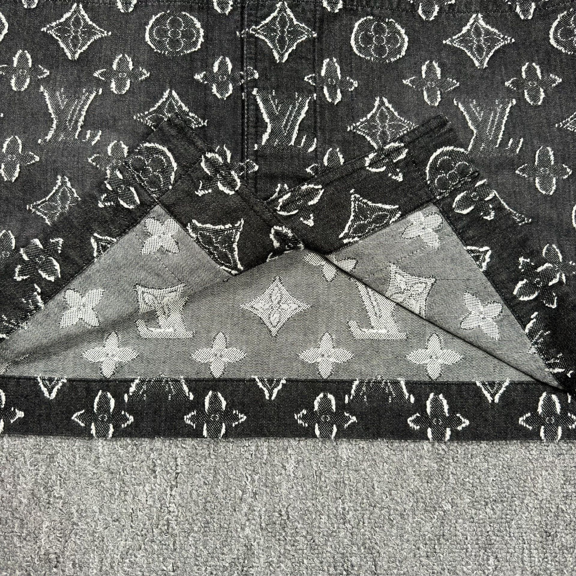 Louis Vuitton Louis Vuitton Monogram Short Sleeve Shirt L Size US L / EU 52-54 / 3 - 5 Thumbnail