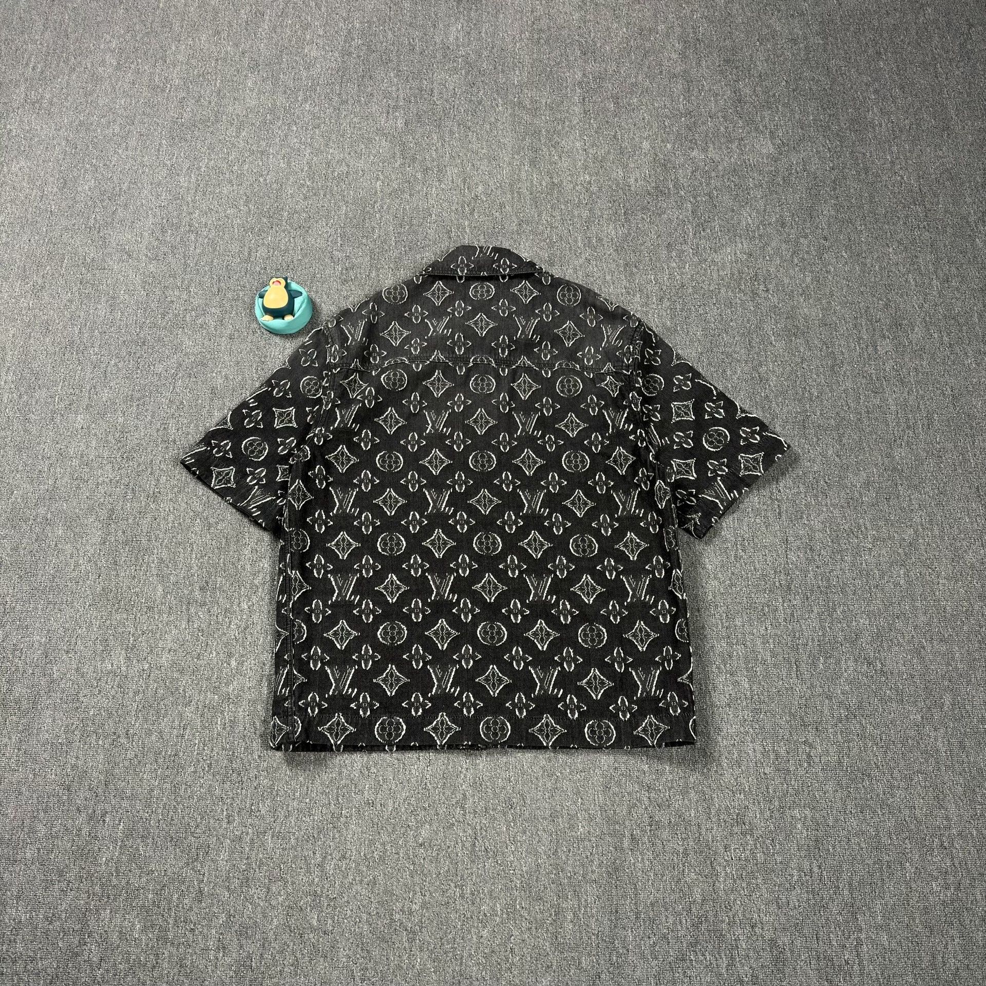 Louis Vuitton Louis Vuitton Monogram Short Sleeve Shirt L Size US L / EU 52-54 / 3 - 2 Thumbnail
