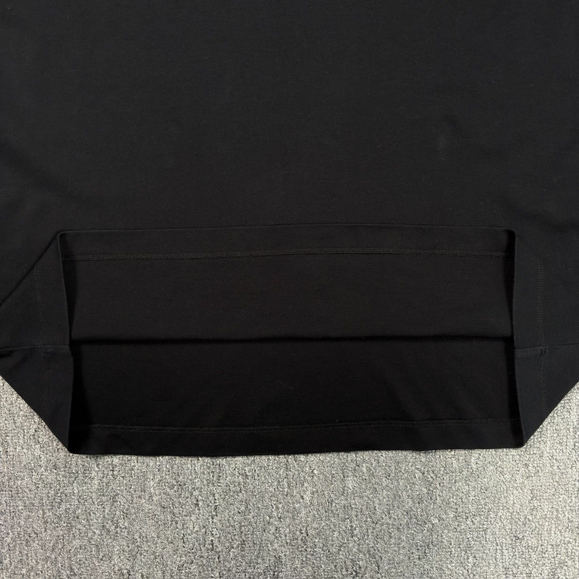 Prada Prada Enamel Triangle Logo T-Shirt Size M Size US M / EU 48-50 / 2 - 5 Thumbnail