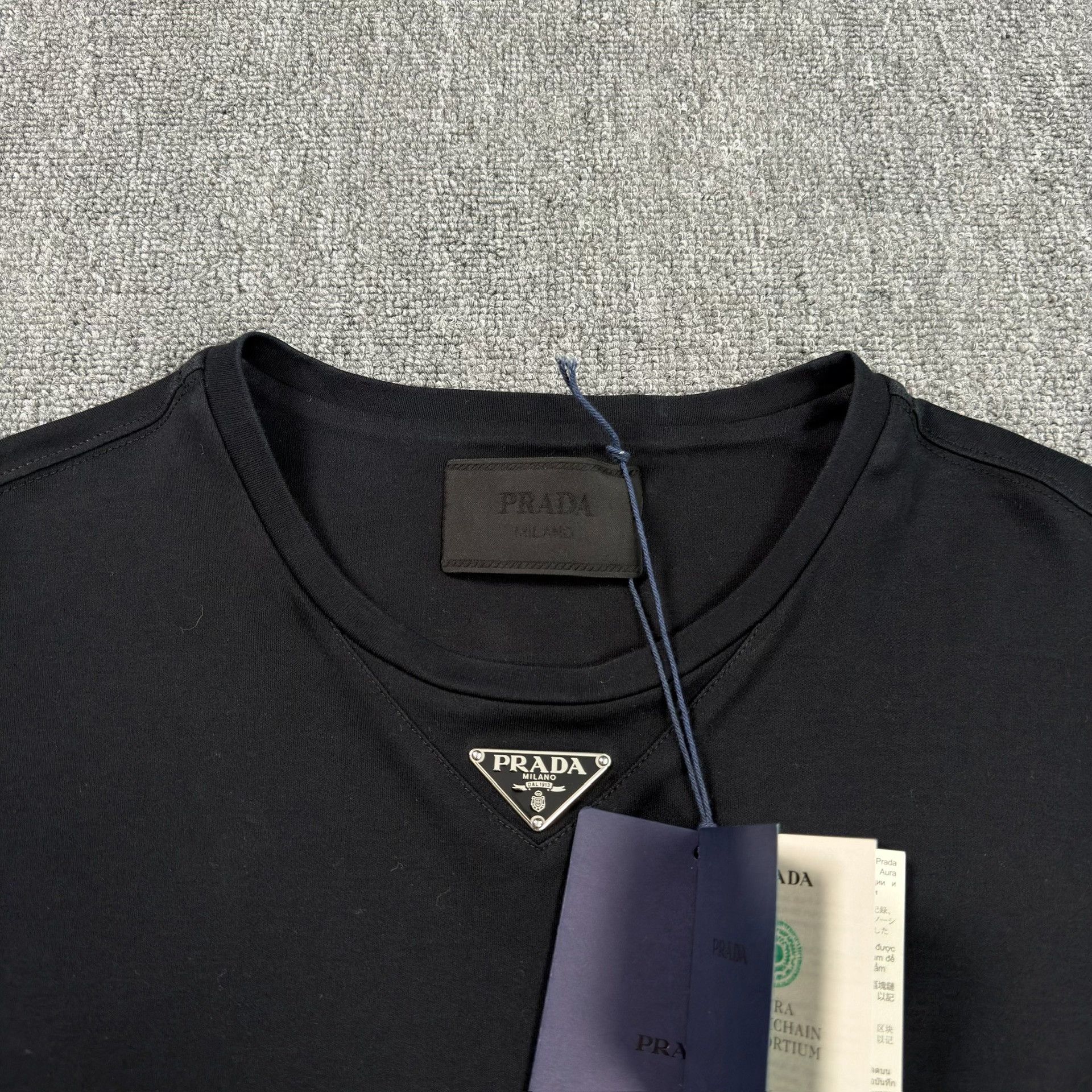 Prada Prada Enamel Triangle Logo T-Shirt Size M Size US M / EU 48-50 / 2 - 3 Thumbnail