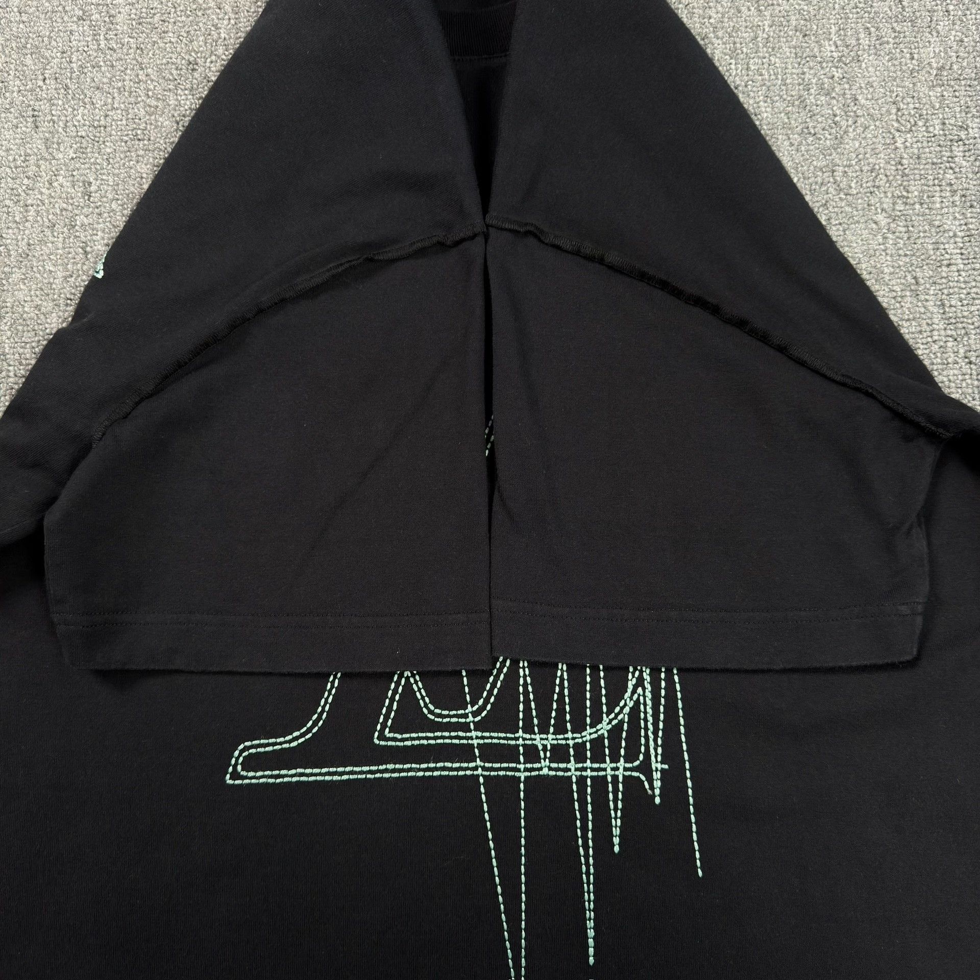 Louis Vuitton Louis Vuitton Heartbeat Embroidered T-Shirt S Size US S / EU 44-46 / 1 - 4 Thumbnail