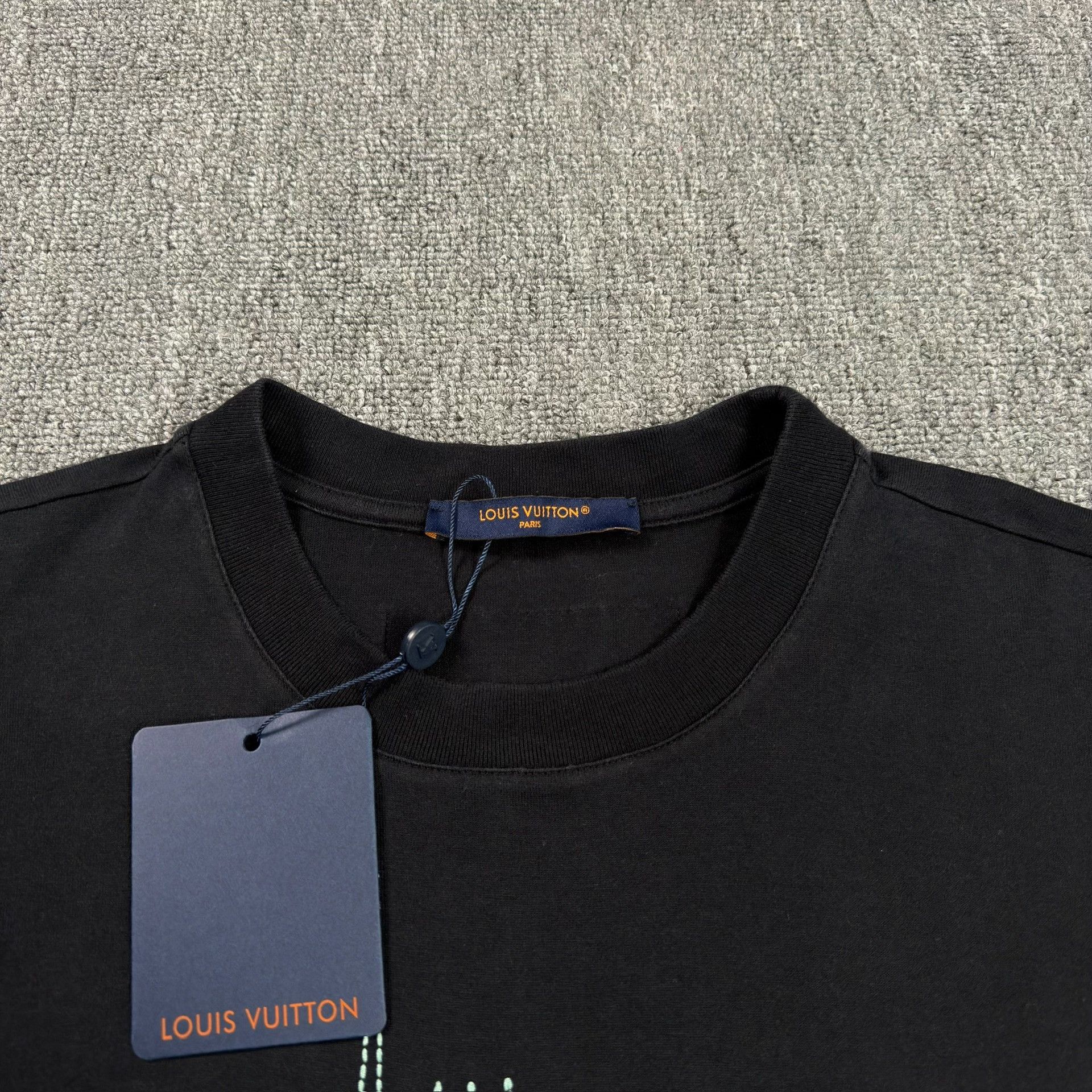 Louis Vuitton Louis Vuitton Heartbeat Embroidered T-Shirt S Size US S / EU 44-46 / 1 - 3 Thumbnail