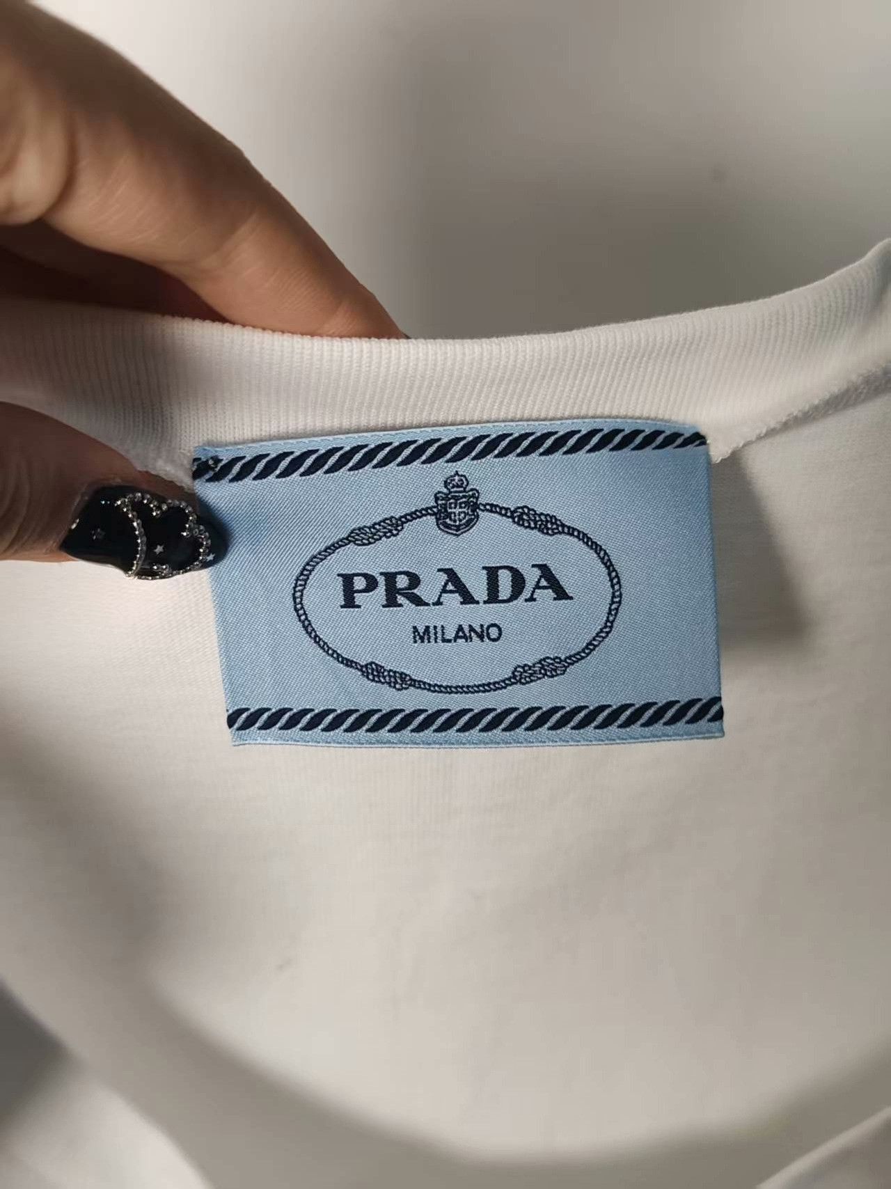 Prada Prada White T-Shirt M Women Size M / US 6-8 / IT 42-44 - 4 Thumbnail