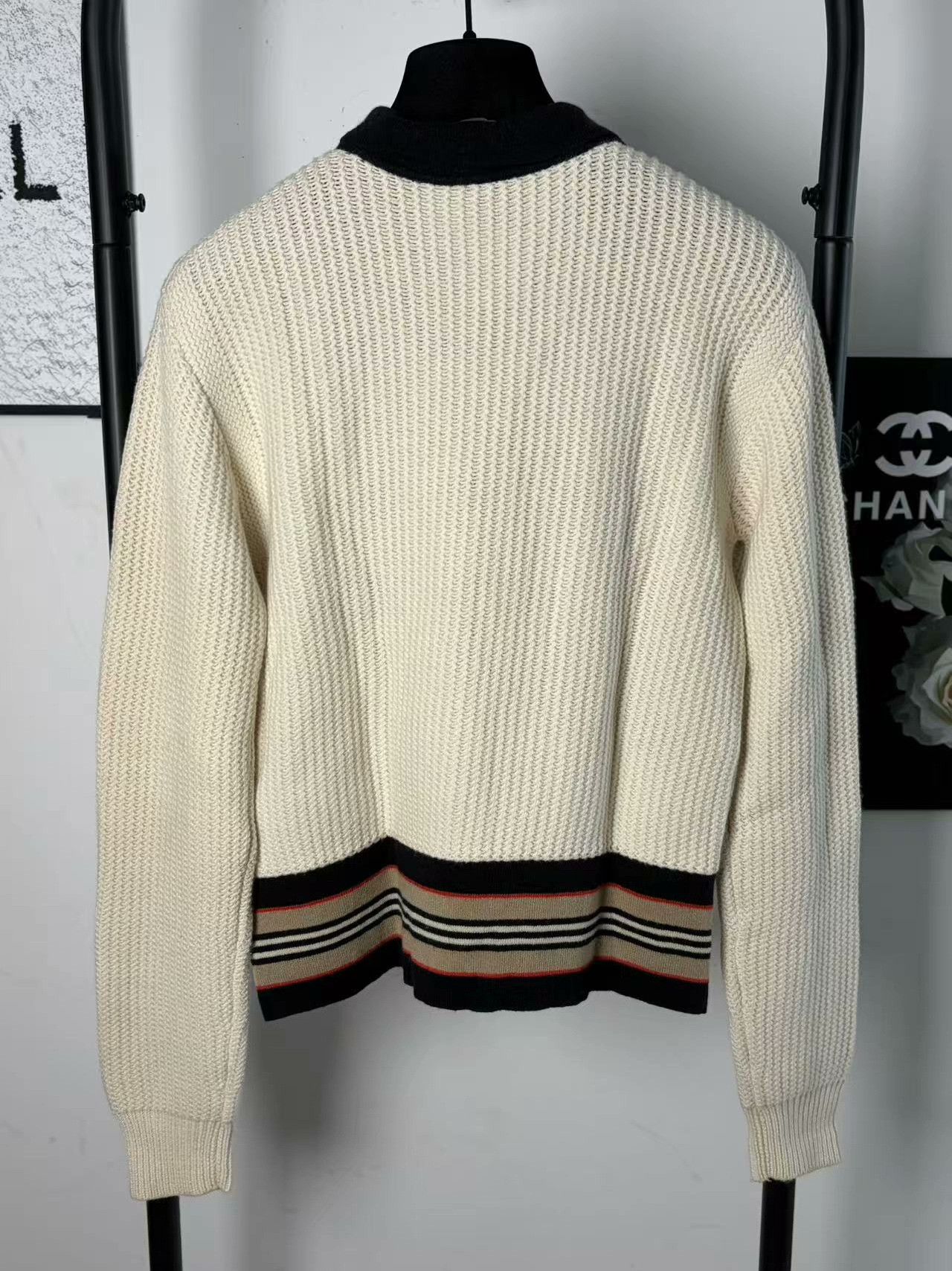 Burberry Burberry Knit Wool White Sweater M Women Size M / US 6-8 / IT 42-44 - 2 Thumbnail