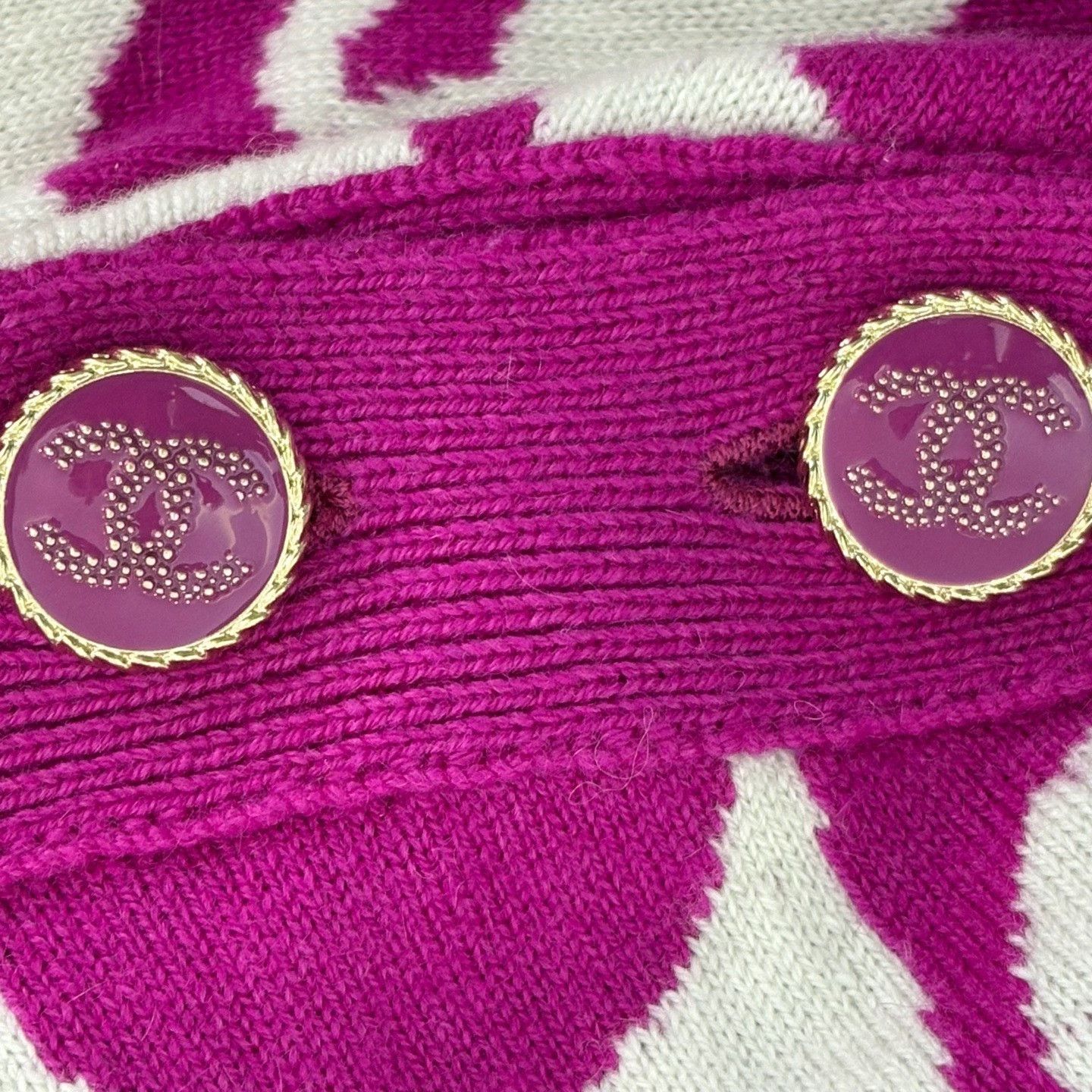 Chanel Chanel Pink Sweater S Women Size S / US 4 / IT 40 - 6 Thumbnail