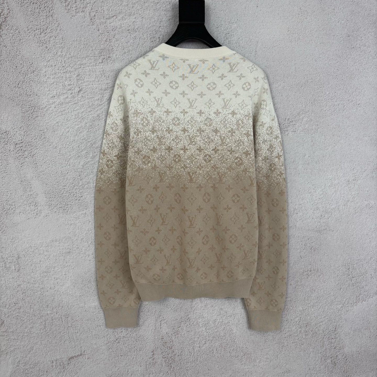 Louis Vuitton Louis Vuitton Beige Sweater xs Men Size US XS / EU 42 / 0 - 2 Thumbnail