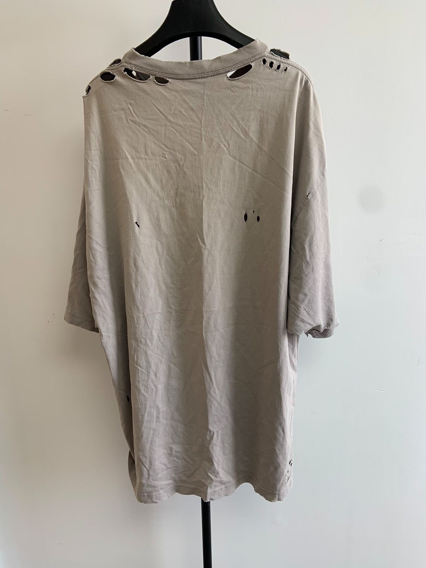 Balenciaga Balenciaga Solid Letter Print Distressed Crewneck Tee Size XS / US 0-2 / IT 36-38 - 2 Thumbnail