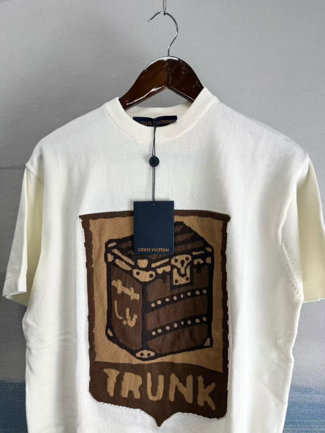 Louis Vuitton Louis Vuitton Pharrell White Trunk Flower Knit Tee Size US L / EU 52-54 / 3 - 3 Thumbnail