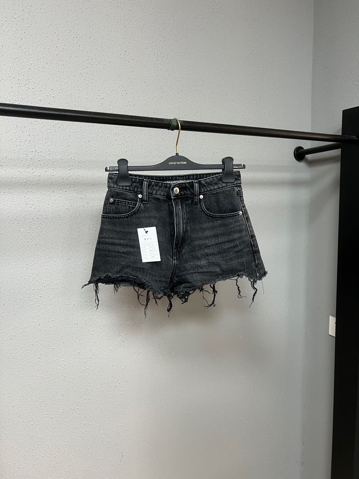 Alexander Wang Alexander Wang Back Embossed Logo Distressed Shorts Size 25" / US 0 / IT 36 - 2 Thumbnail