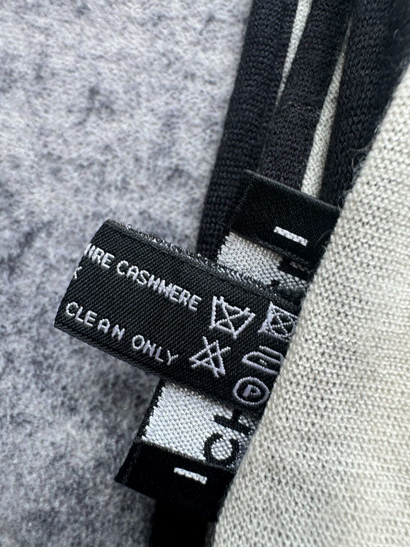 Chanel Chanel Beige Cashmere Oversized Shawl Size ONE SIZE - 4 Thumbnail