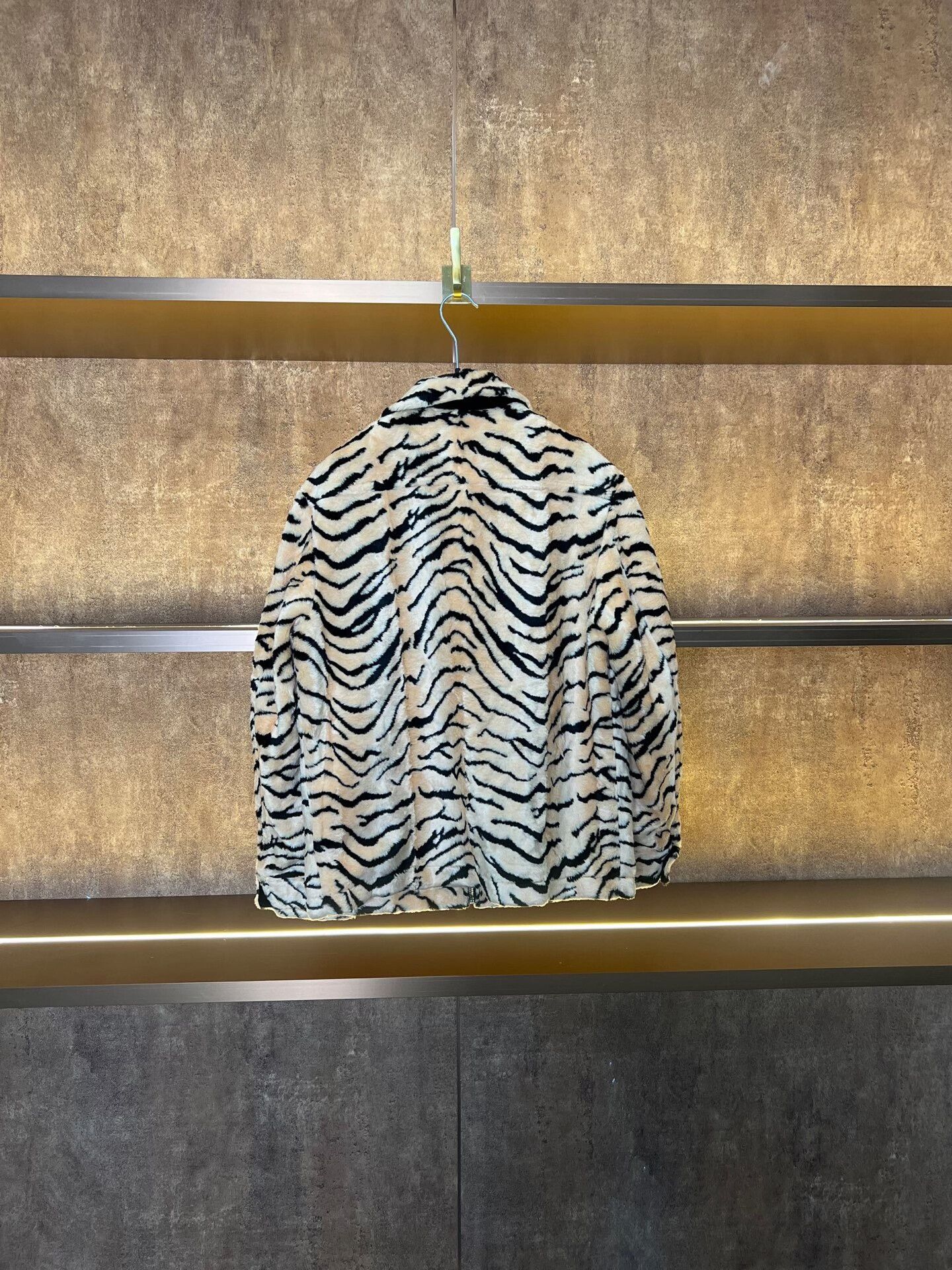 WE11DONE We11done Tiger Stripe Fur Coat Size XS / US 0-2 / IT 36-38 - 2 Thumbnail
