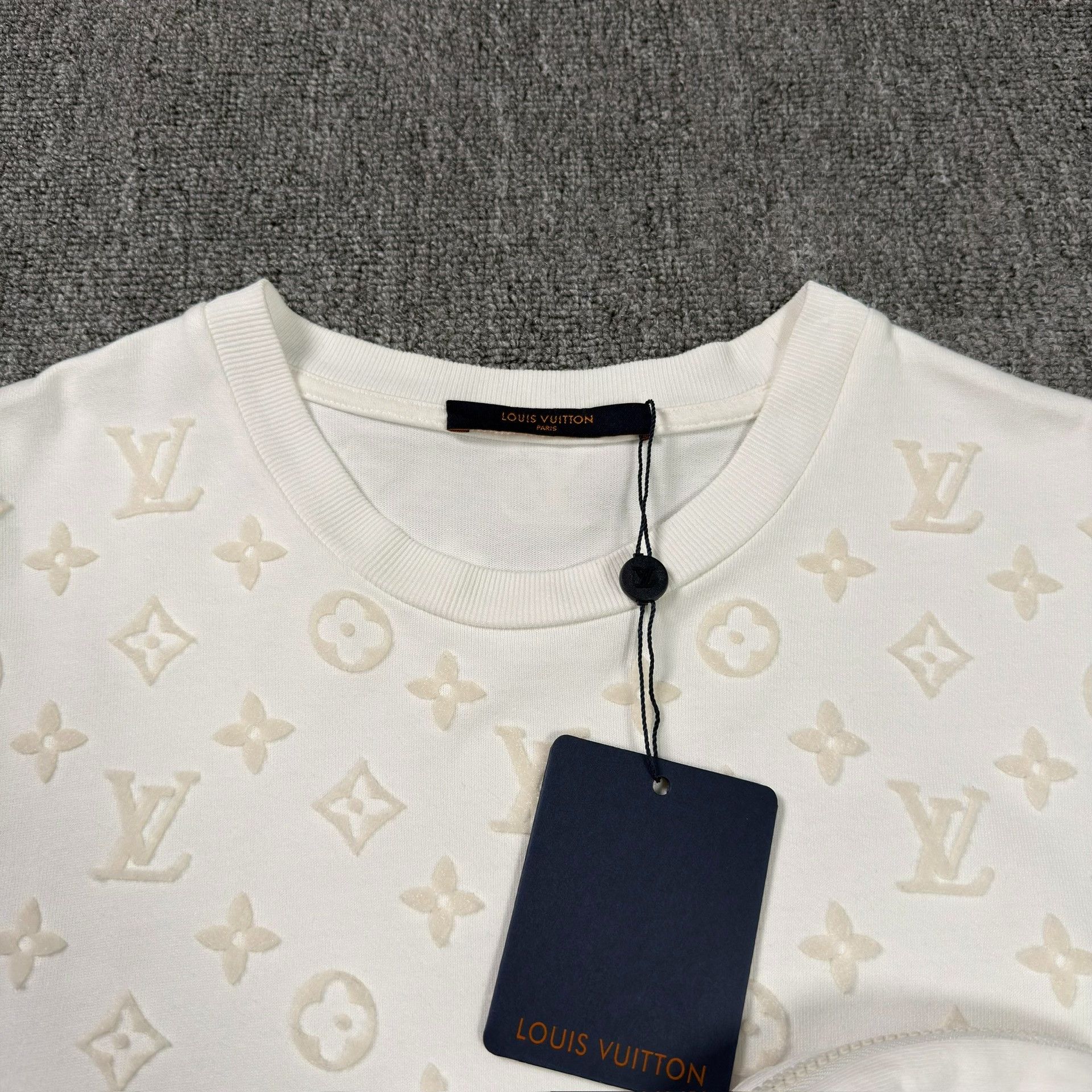 Louis Vuitton Louis Vuitton 3D Monogram Pocket T-Shirt Size M Size US M / EU 48-50 / 2 - 3 Thumbnail