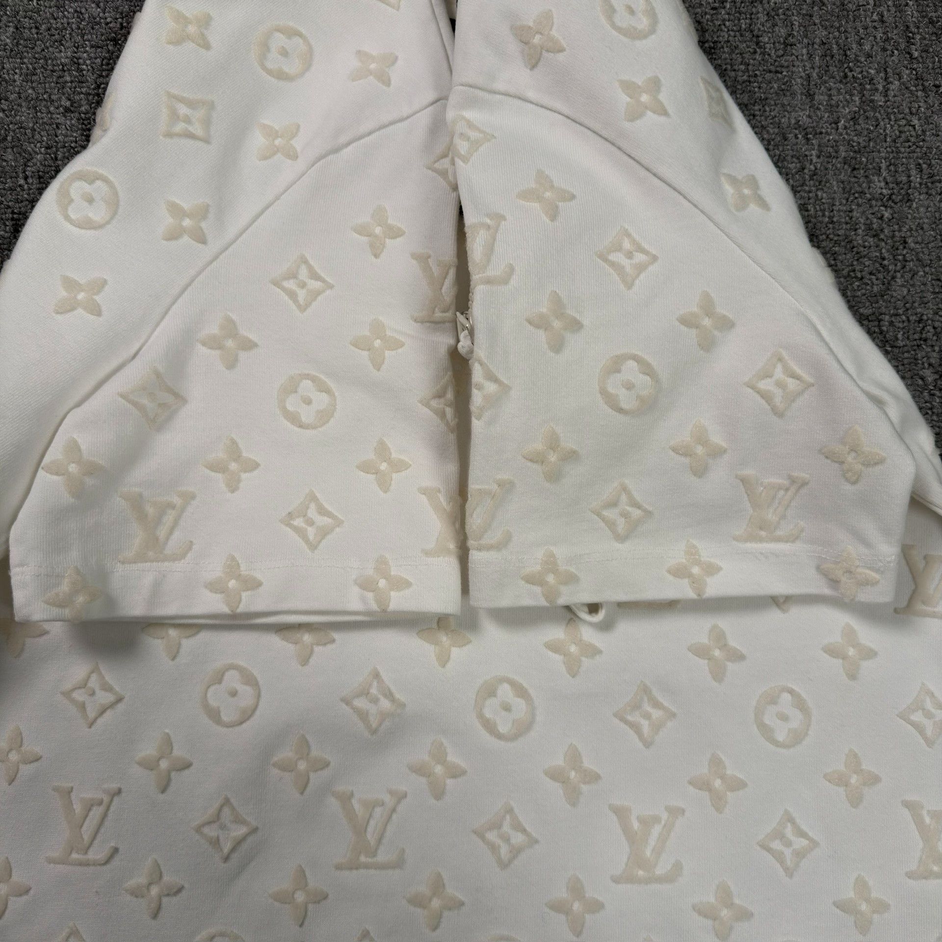 Louis Vuitton Louis Vuitton 3D Monogram Pocket T-Shirt Size M Size US M / EU 48-50 / 2 - 4 Thumbnail