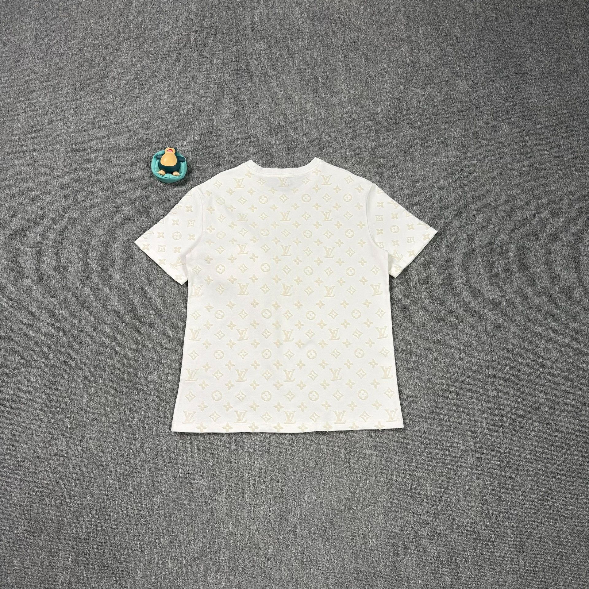 Louis Vuitton Louis Vuitton 3D Monogram Pocket T-Shirt Size M Size US M / EU 48-50 / 2 - 2 Thumbnail