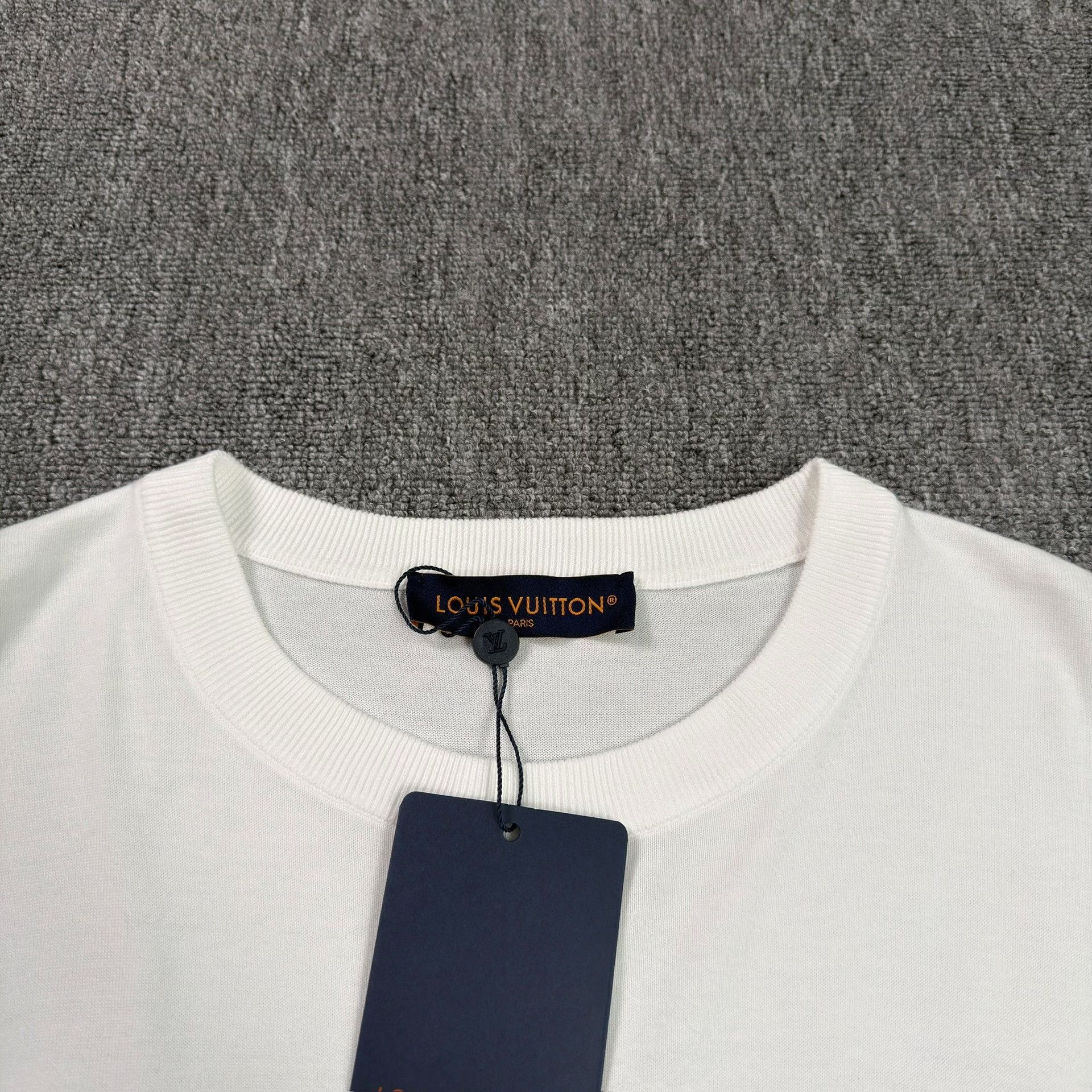 Louis Vuitton Louis Vuitton Logo Cuff T-Shirt Size M Size US M / EU 48-50 / 2 - 3 Thumbnail