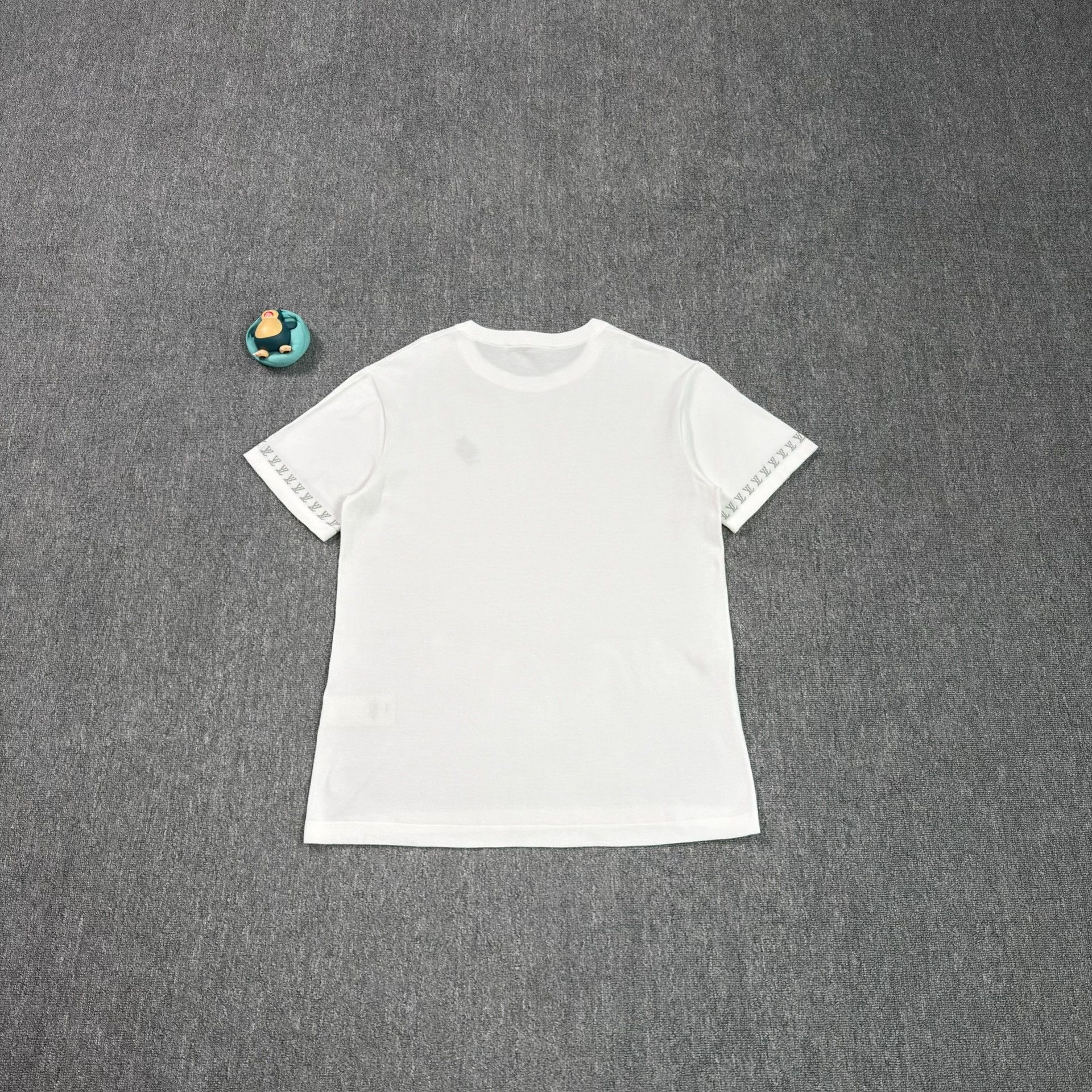 Louis Vuitton Louis Vuitton Logo Cuff T-Shirt Size M Size US M / EU 48-50 / 2 - 2 Thumbnail