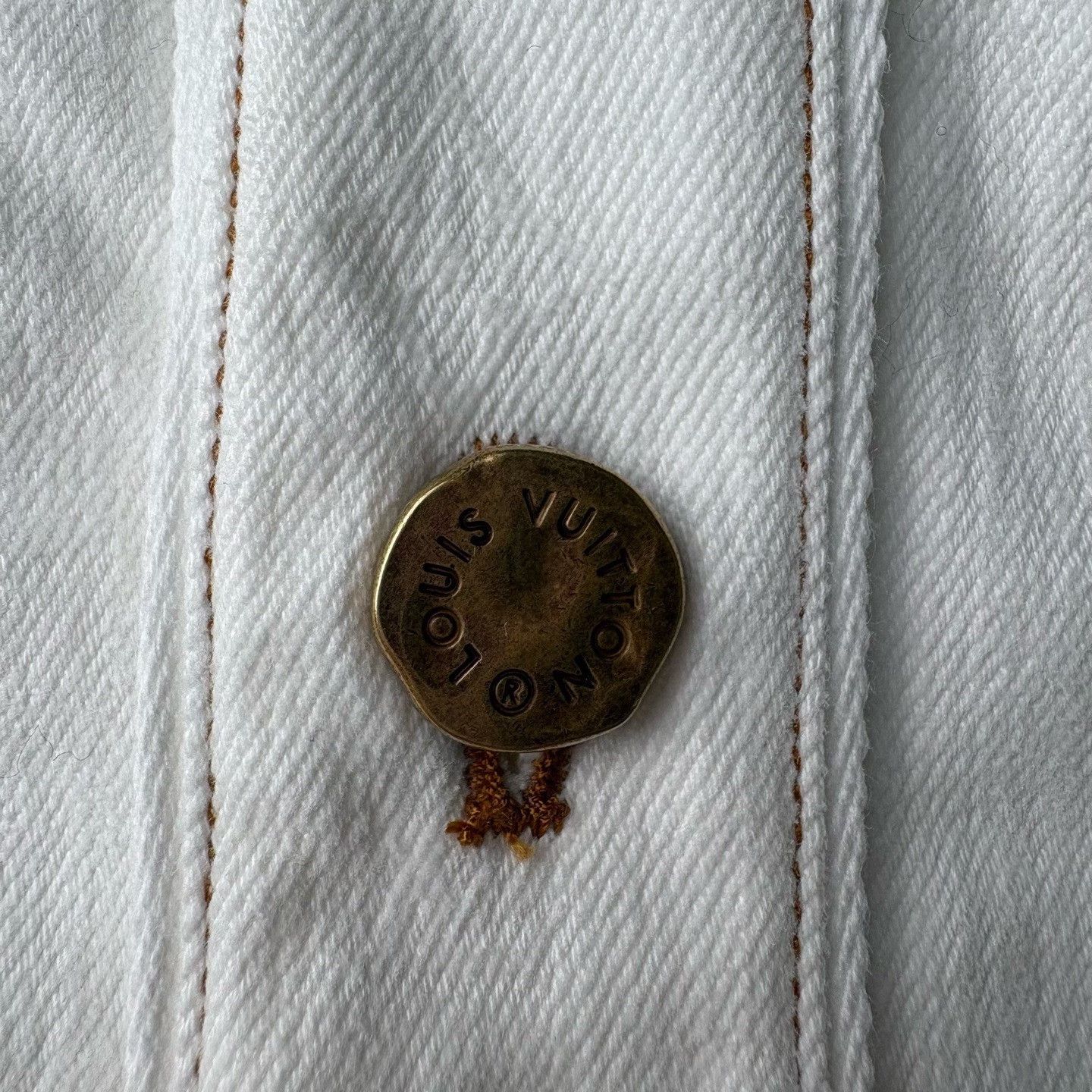 Louis Vuitton Louis Vuitton White Shirt s Men Size US S / EU 44-46 / 1 - 6 Thumbnail