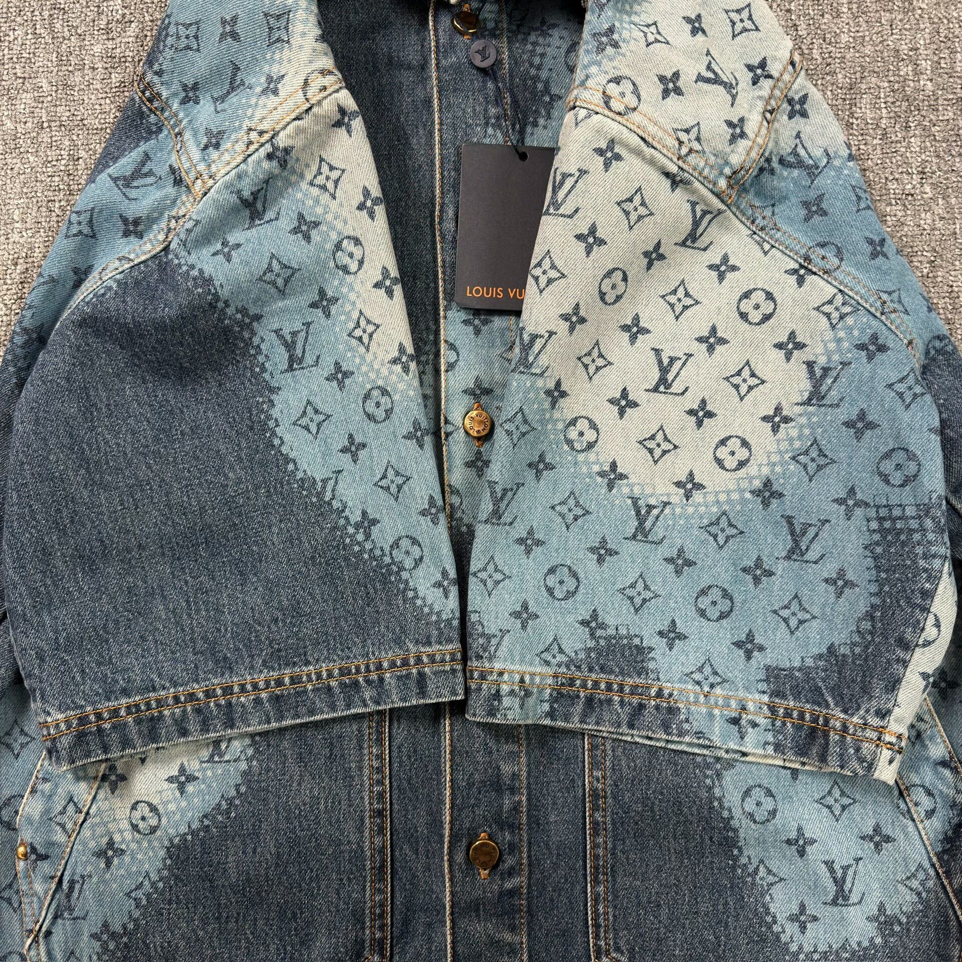 Louis Vuitton Louis Vuitton Monogram Denim Shirt Size L Size US L / EU 52-54 / 3 - 3 Thumbnail