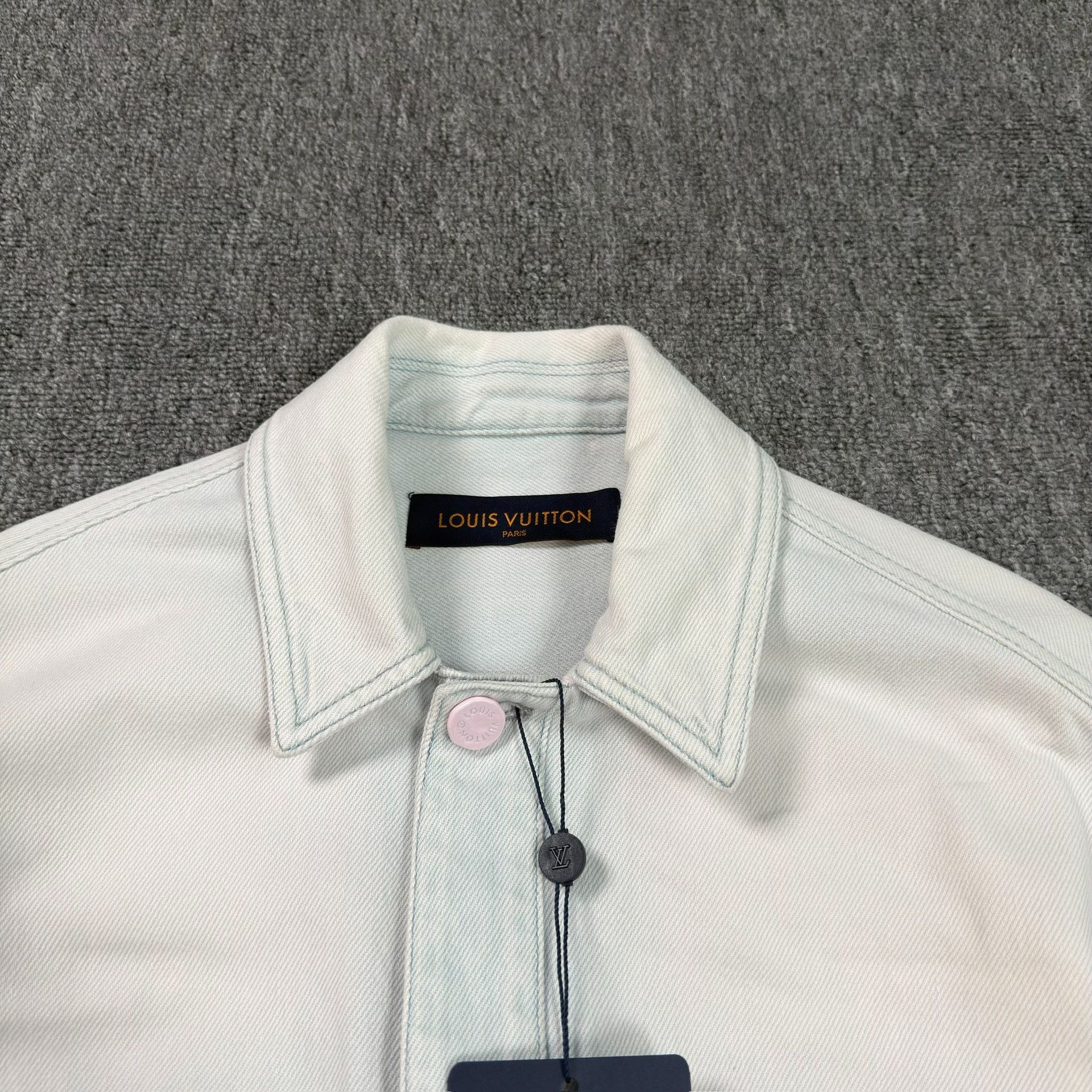 Louis Vuitton Louis Vuitton Pocket Detail Denim Shirt XS Size US XS / EU 42 / 0 - 3 Thumbnail