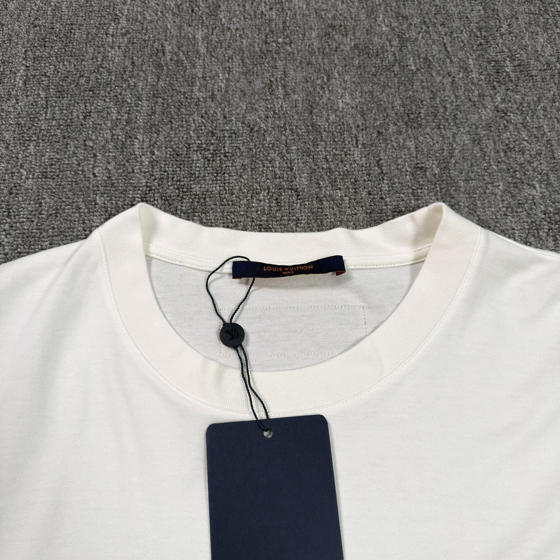 Louis Vuitton Louis Vuitton Birdman Graphic T-Shirt XL Size US XL / EU 56 / 4 - 3 Thumbnail