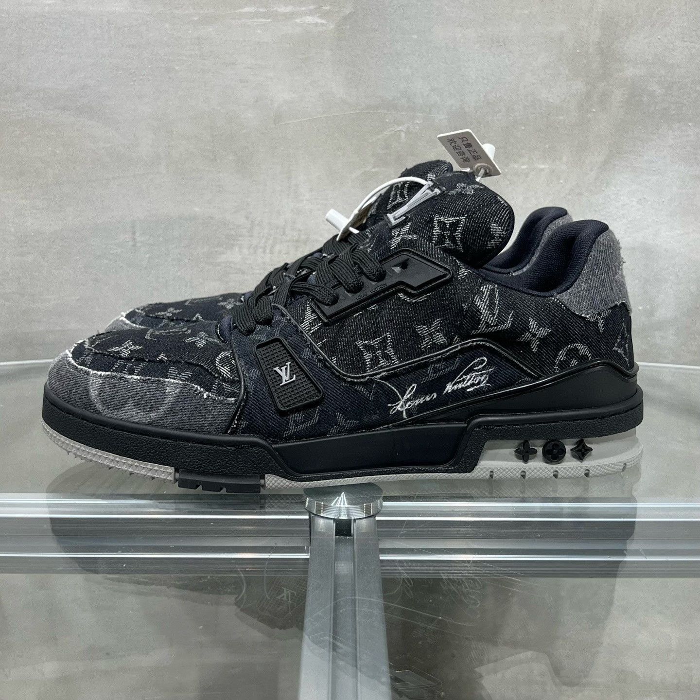 Louis Vuitton Louis Vuitton Training Black Lowtop Sneakers 10 Men Size US 10 / EU 43 - 3 Thumbnail