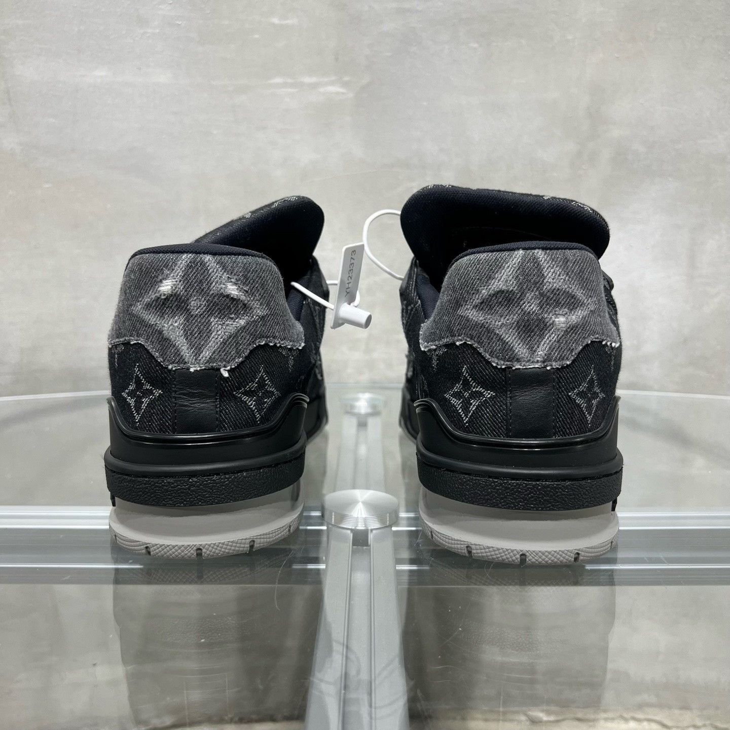 Louis Vuitton Louis Vuitton Training Black Lowtop Sneakers 10 Men Size US 10 / EU 43 - 6 Thumbnail