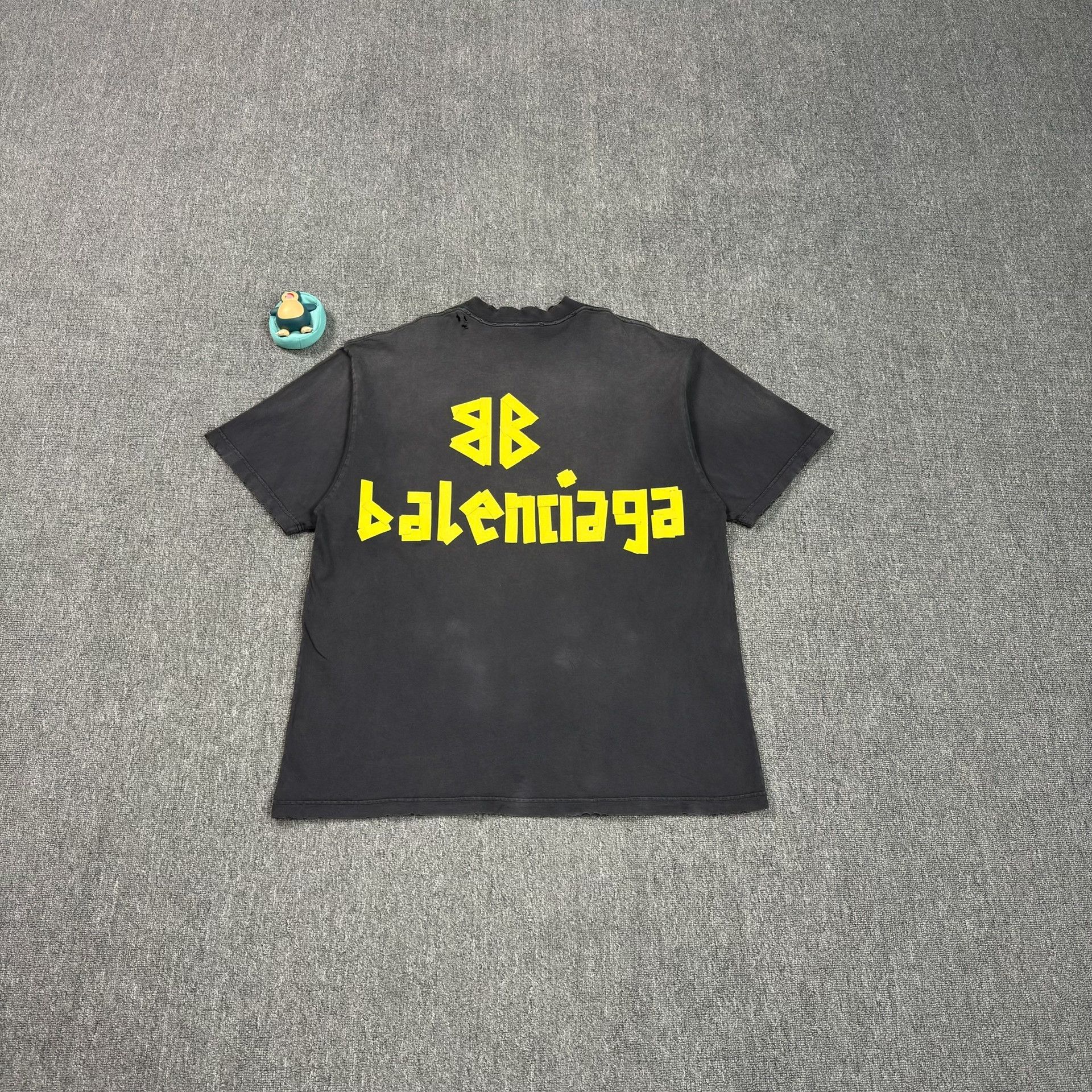 Balenciaga Balenciaga Tape Logo Distressed T-Shirt Size L Size US L / EU 52-54 / 3 - 2 Thumbnail