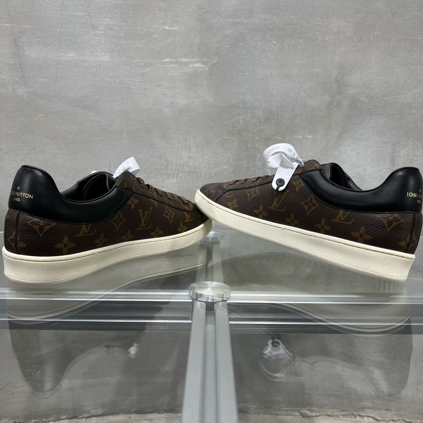 Louis Vuitton Louis Vuitton Multi Lowtop Sneakers 8 Men Size US 8 / EU 41 - 5 Thumbnail