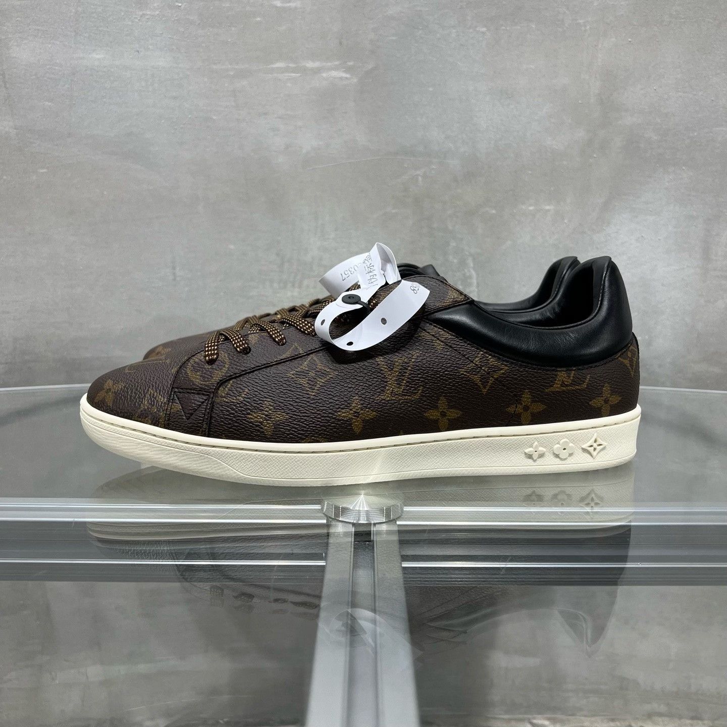 Louis Vuitton Louis Vuitton Multi Lowtop Sneakers 8 Men Size US 8 / EU 41 - 3 Thumbnail