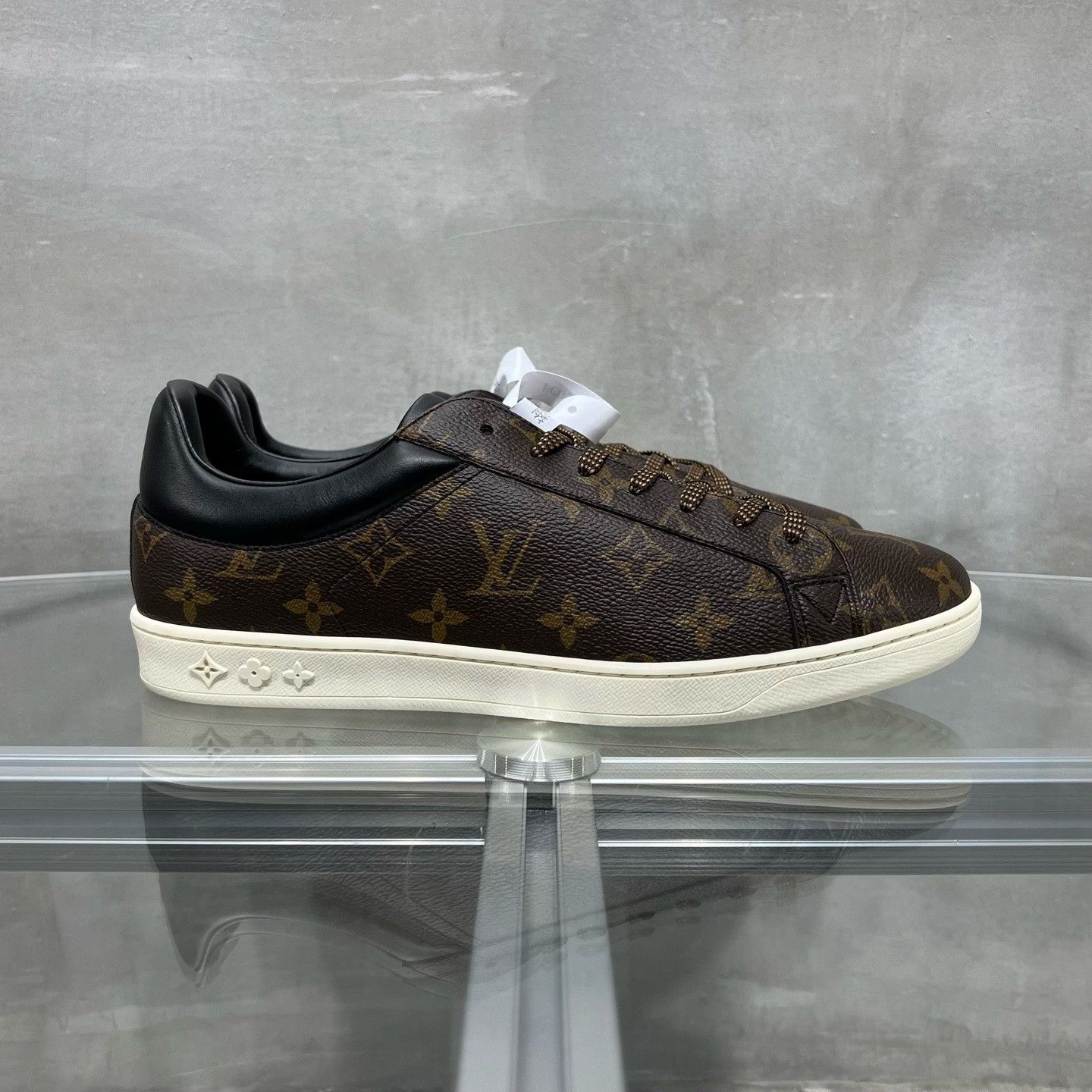 Louis Vuitton Louis Vuitton Multi Lowtop Sneakers 8 Men Size US 8 / EU 41 - 4 Thumbnail