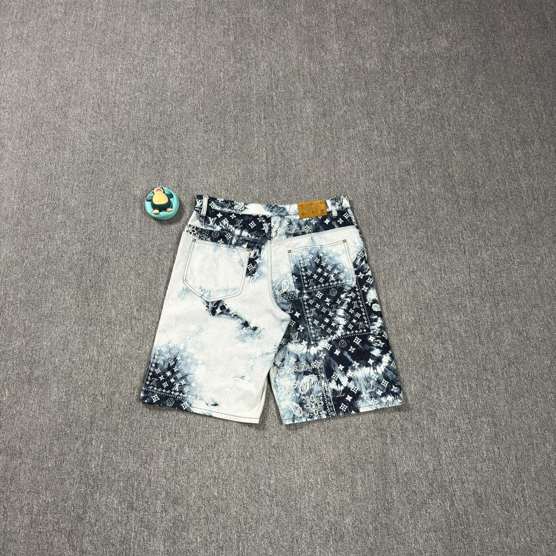 Louis Vuitton Louis Vuitton Monogram Bandana Denim Shorts 34 Size US 34 / EU 50 - 2 Thumbnail