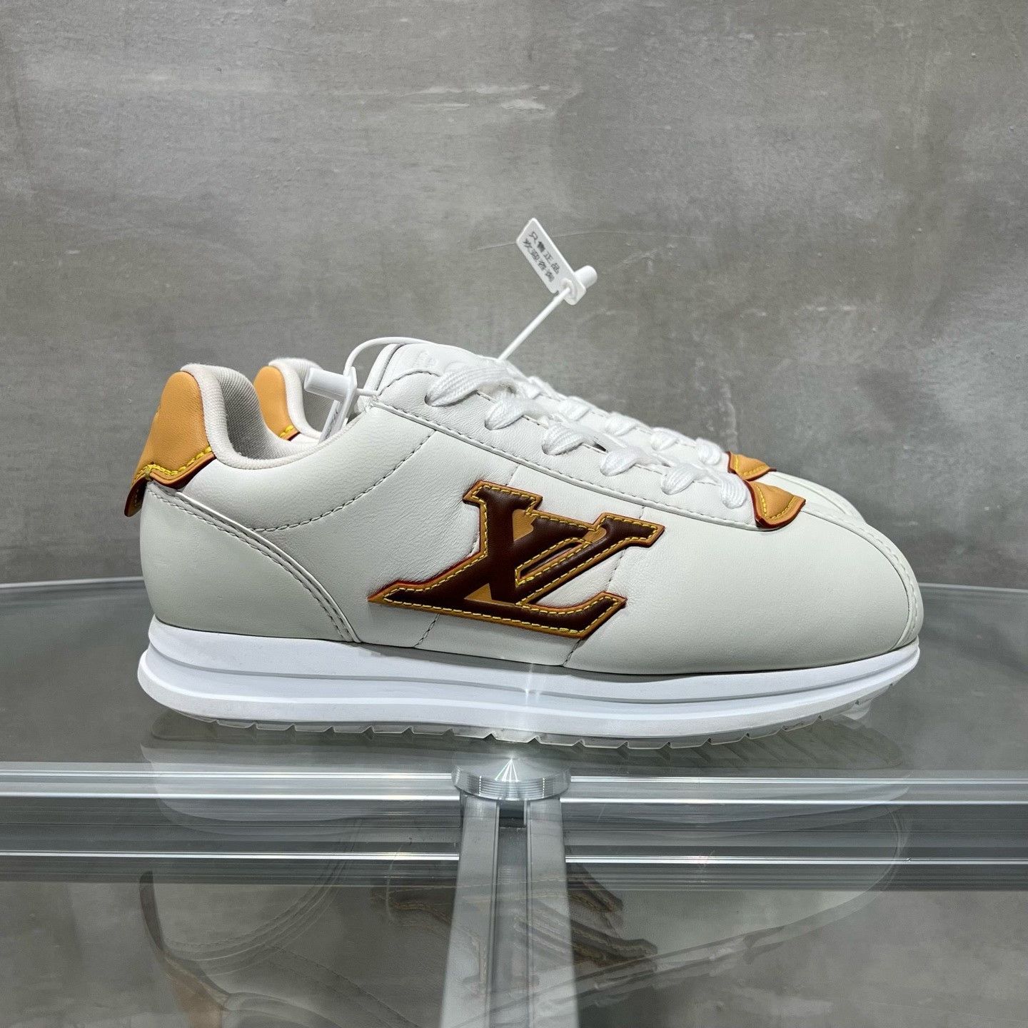Louis Vuitton Louis Vuitton White Lowtop Sneakers 7 Men Size US 7 / EU 40 - 4 Thumbnail