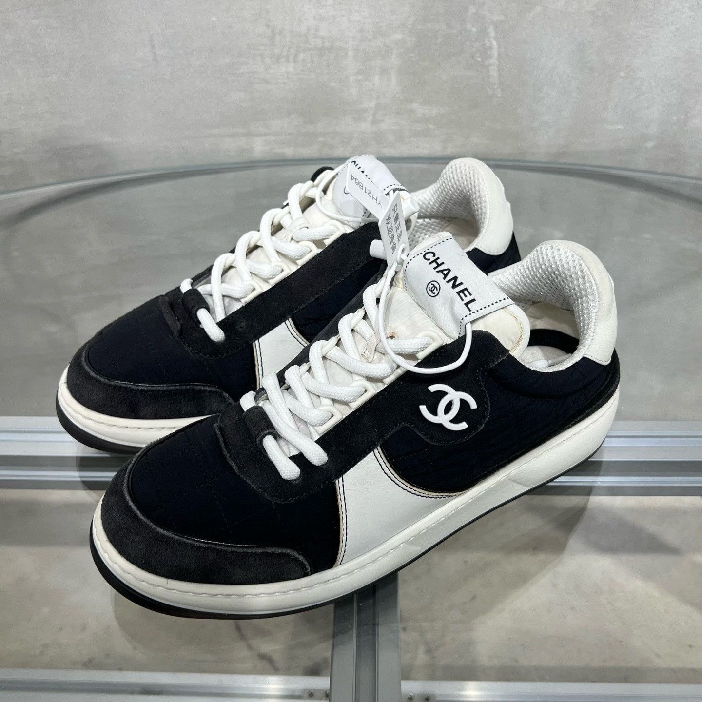 Chanel Chanel Leather Black Lowtop Sneakers it_38 Women Size US 8 / IT 38 - 2 Thumbnail