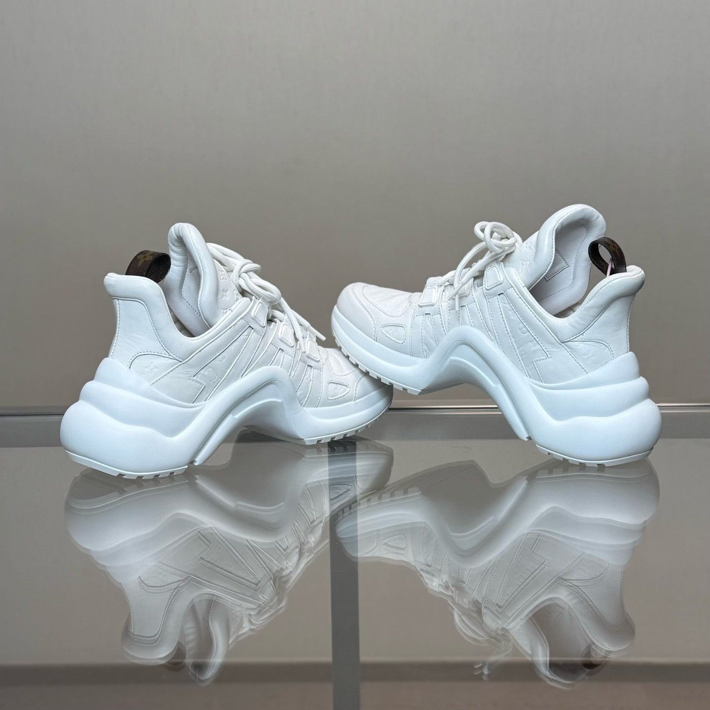 Louis Vuitton Louis Vuitton White Lowtop Sneakers it_38 Women Size US 8 / IT 38 - 6 Thumbnail