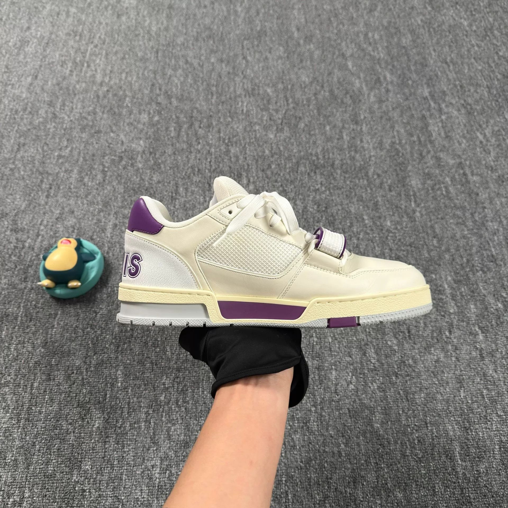 Louis Vuitton Louis Vuitton Purple White Velcro Trainer Sneakers Size 8 Size US 8 / EU 41 - 7 Thumbnail