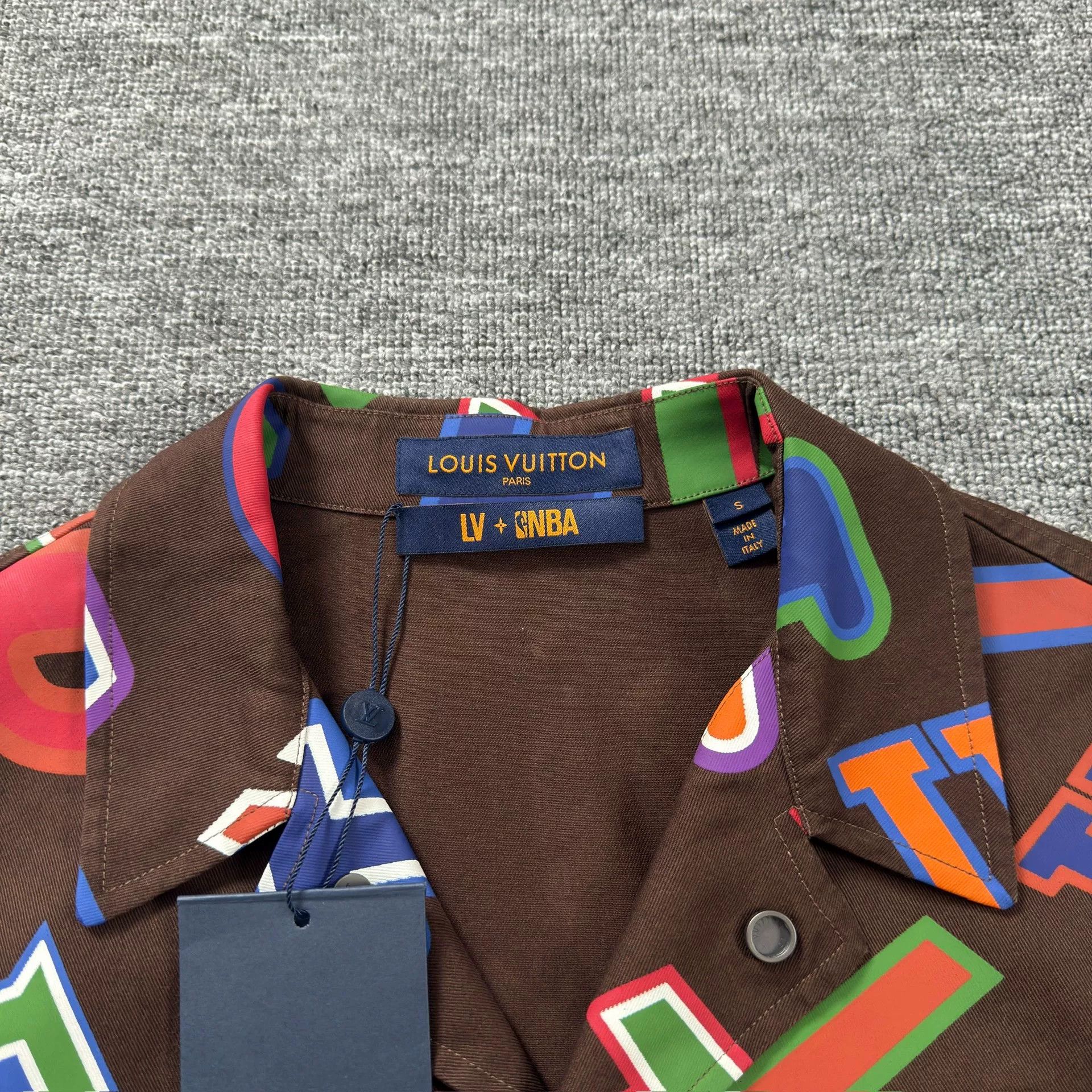 Louis Vuitton Louis Vuitton x NBA Multi Logo Brown Shirt Size S Size US S / EU 44-46 / 1 - 2 Thumbnail