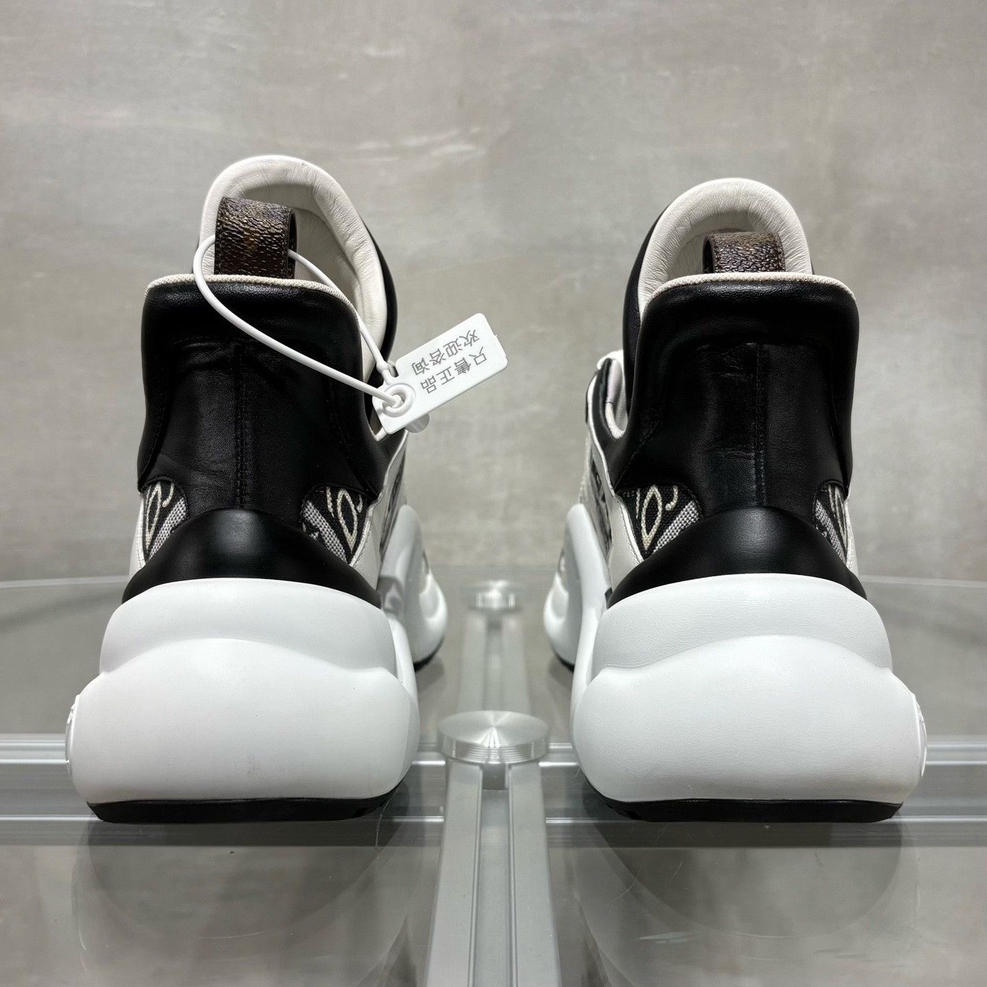 Louis Vuitton Louis Vuitton Black Lowtop Sneakers it_38 Women Size US 8 / IT 38 - 5 Thumbnail