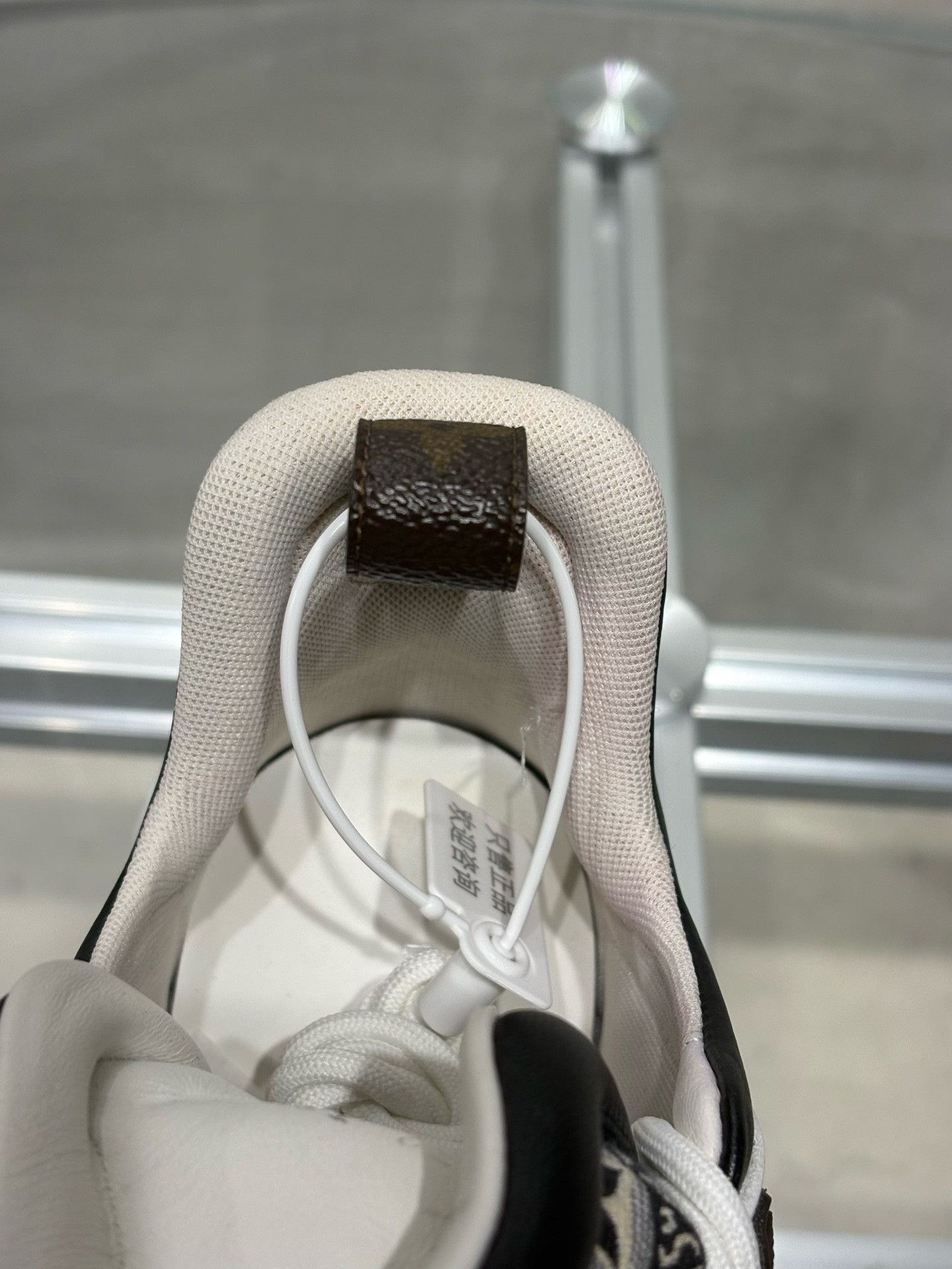 Louis Vuitton Louis Vuitton Black Lowtop Sneakers it_38 Women Size US 8 / IT 38 - 8 Thumbnail