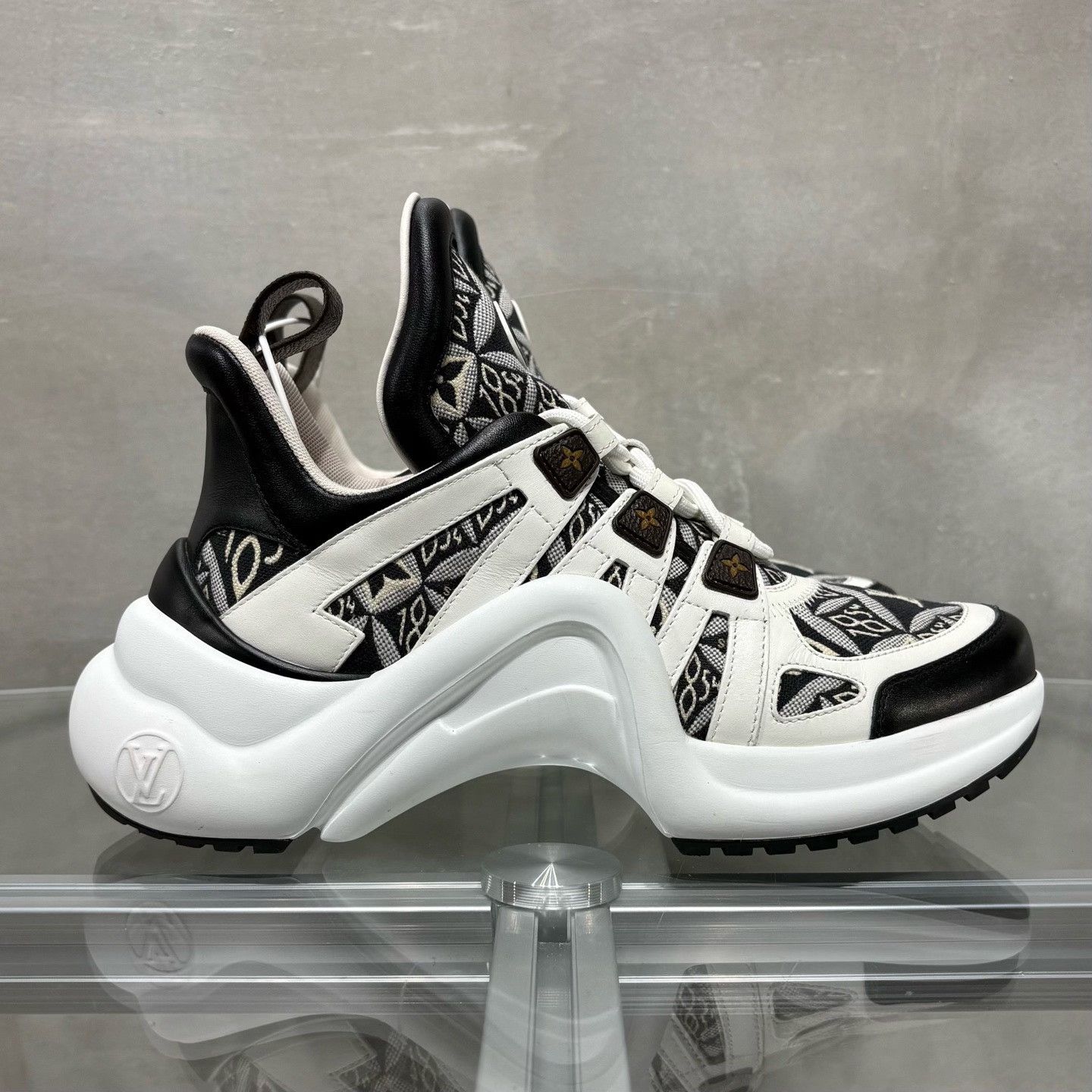 Louis Vuitton Louis Vuitton Black Lowtop Sneakers it_38 Women Size US 8 / IT 38 - 3 Thumbnail