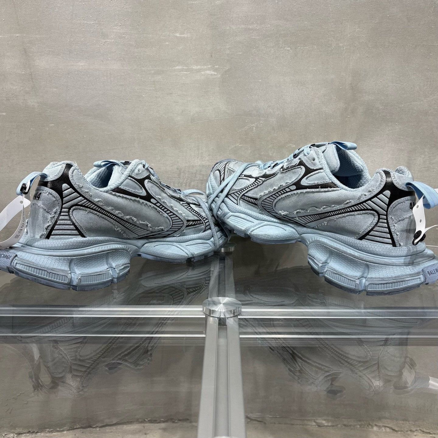 Balenciaga Balenciaga Distressed Blue Lowtop Sneakers 11 Men Size US 11 / EU 44 - 5 Thumbnail