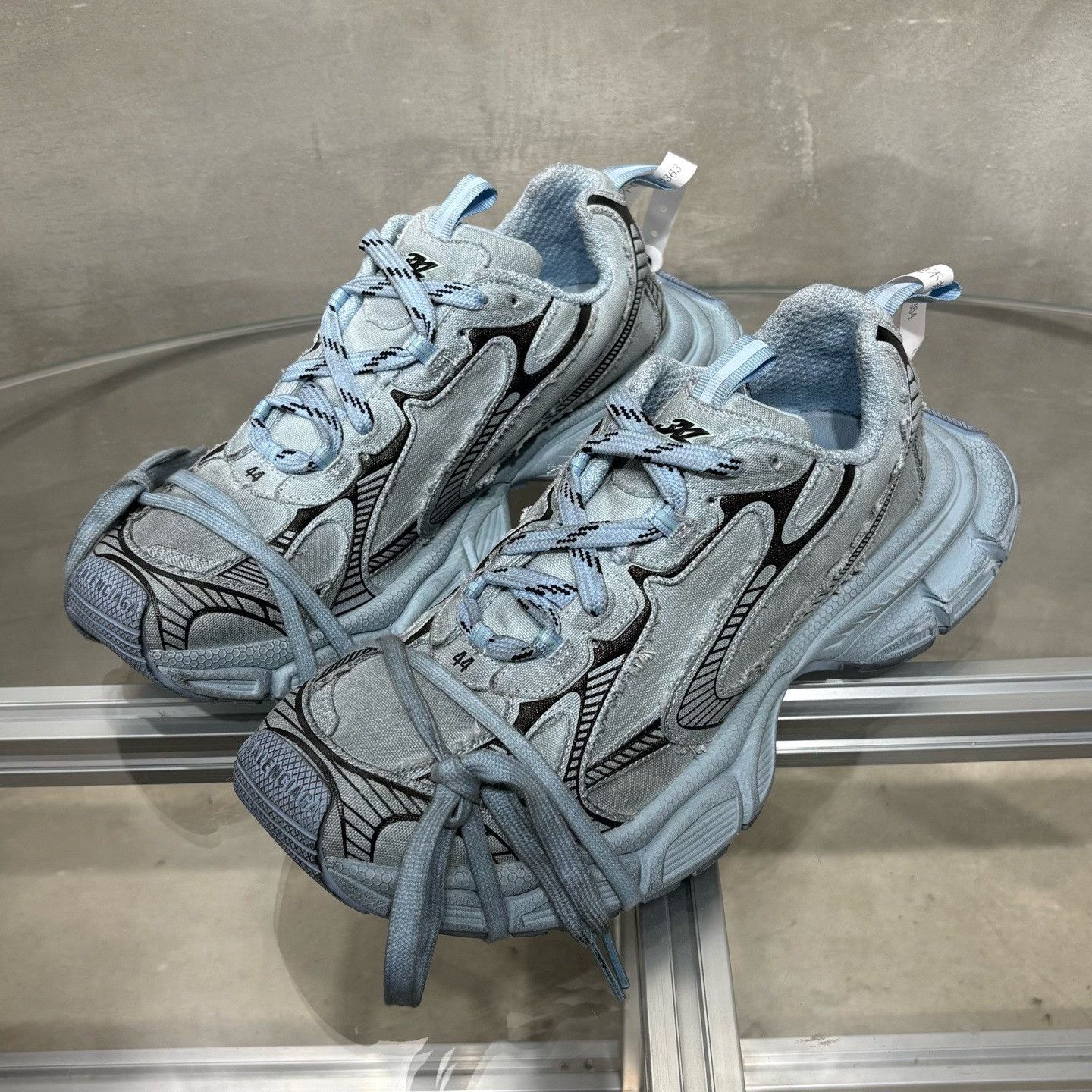 Balenciaga Balenciaga Distressed Blue Lowtop Sneakers 11 Men Size US 11 / EU 44 - 2 Thumbnail