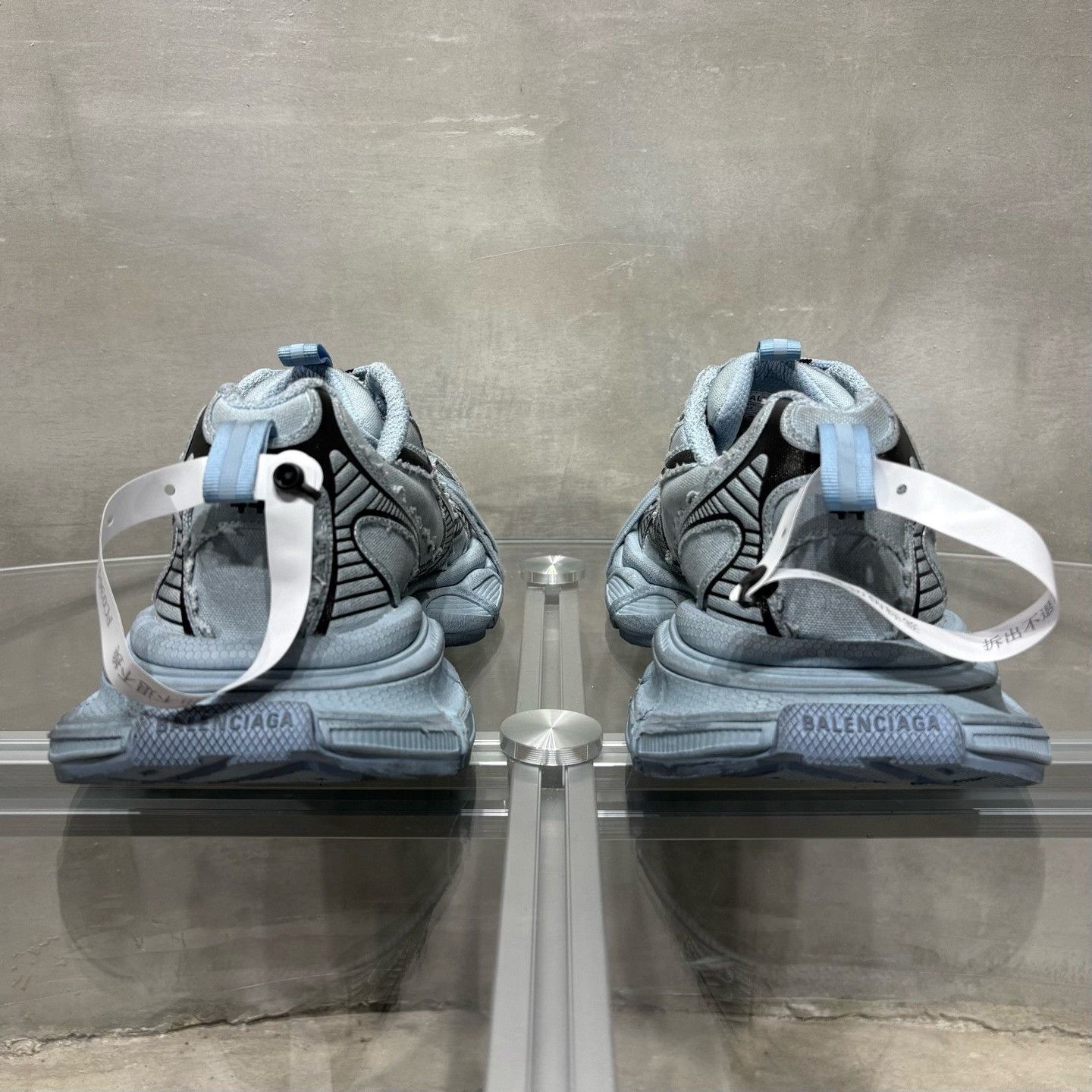 Balenciaga Balenciaga Distressed Blue Lowtop Sneakers 11 Men Size US 11 / EU 44 - 6 Thumbnail
