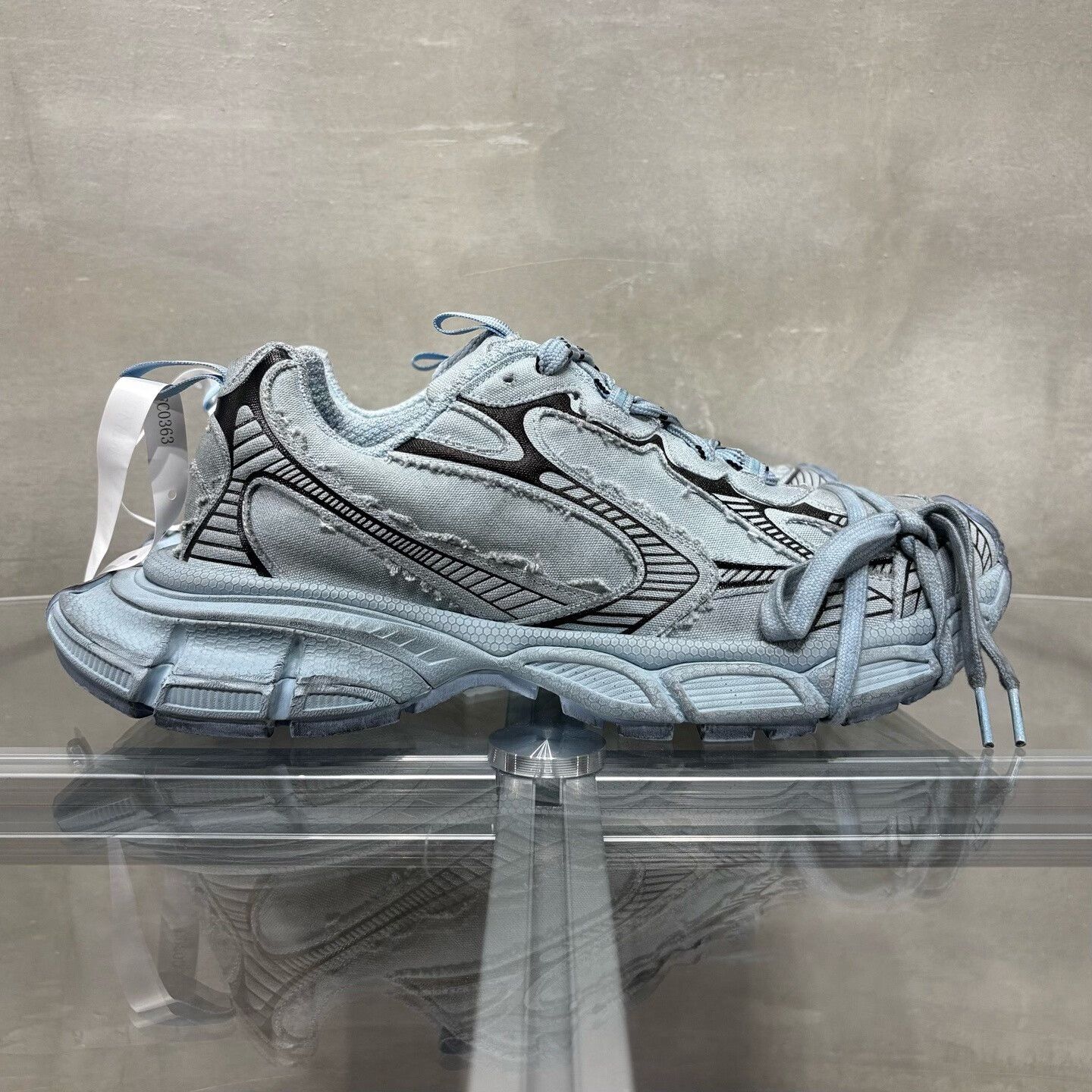 Balenciaga Balenciaga Distressed Blue Lowtop Sneakers 11 Men Size US 11 / EU 44 - 4 Thumbnail